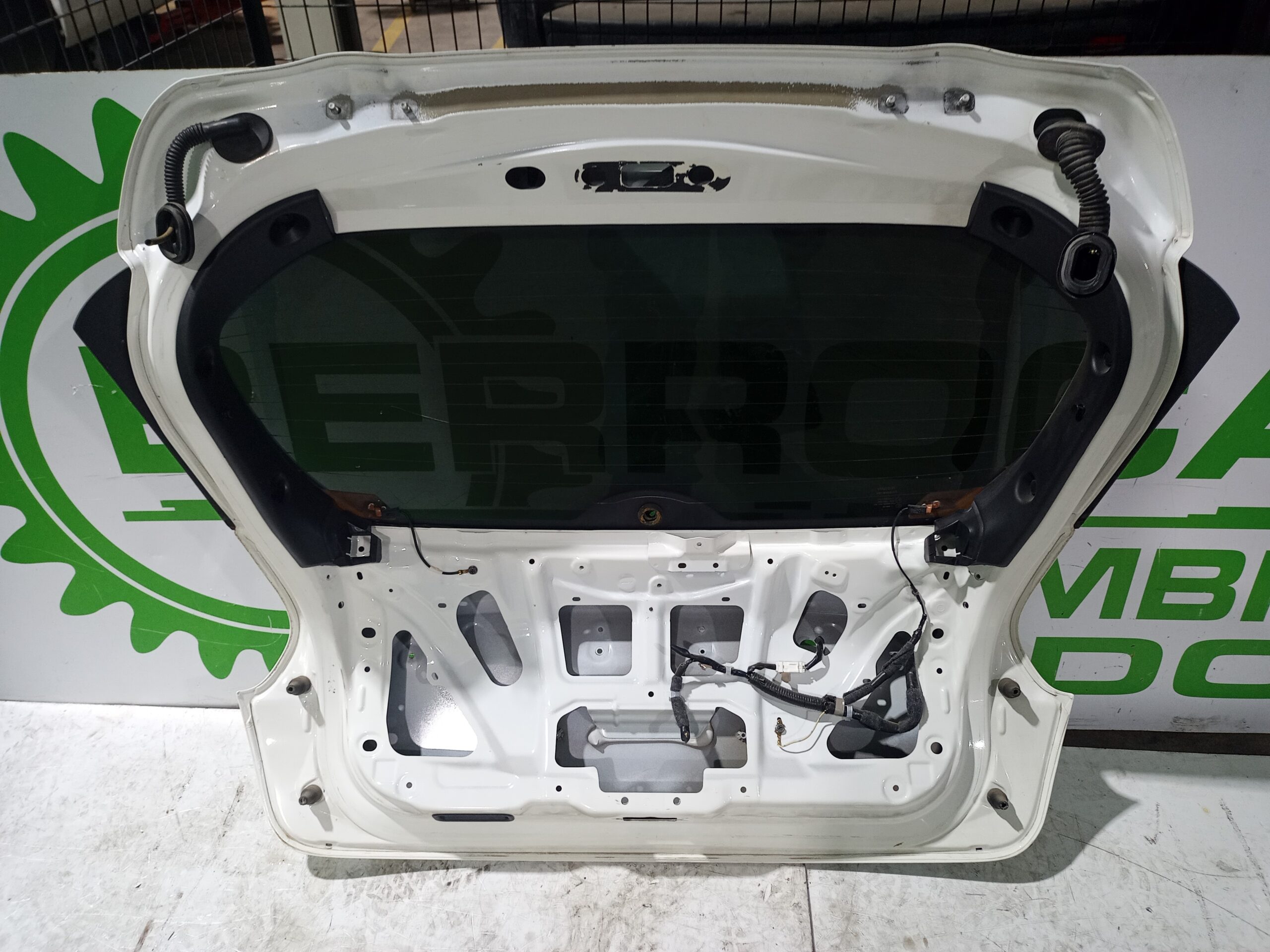 porton_trasero_90100_k01001kame_cristal_de_regalo_nissan_juke_f15_acenta