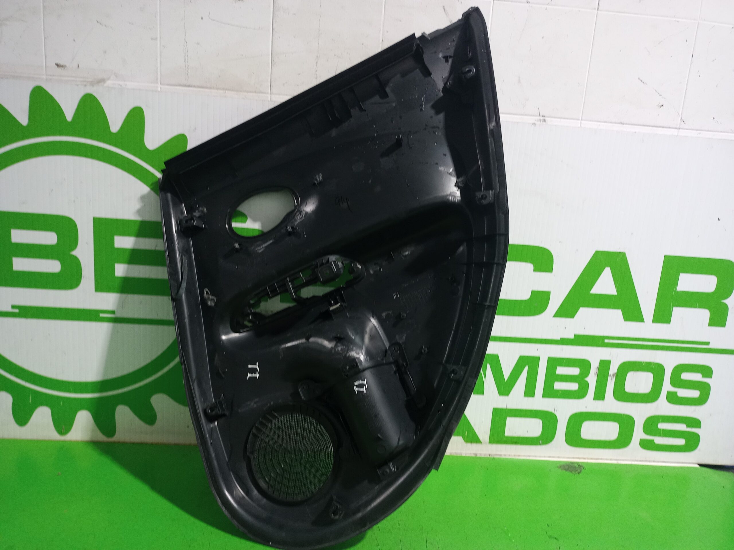 guarnecido_puerta_trasera_izquierda_82901_nissan_juke_f15_acenta