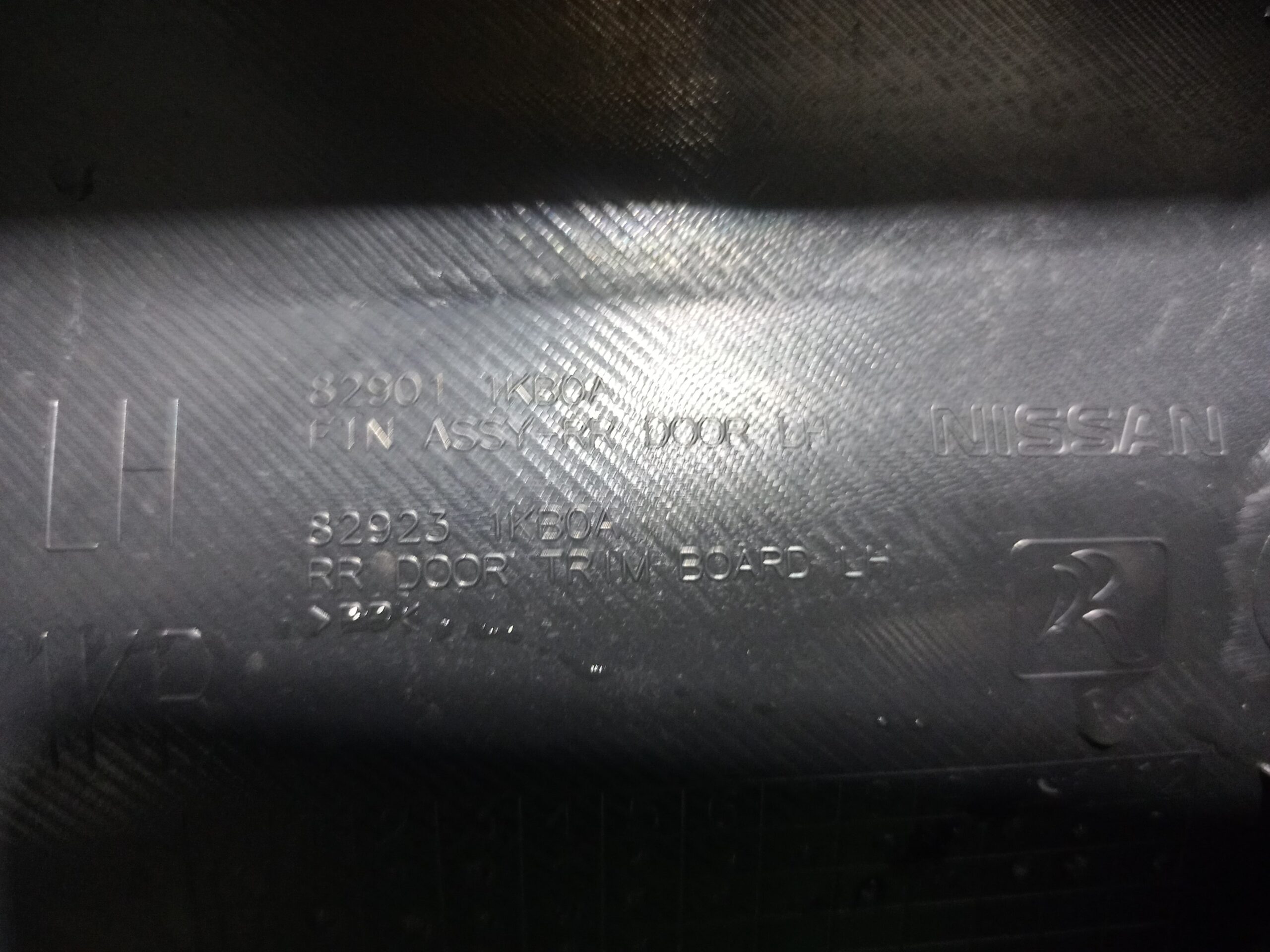 guarnecido_puerta_trasera_izquierda_82901_nissan_juke_f15_acenta