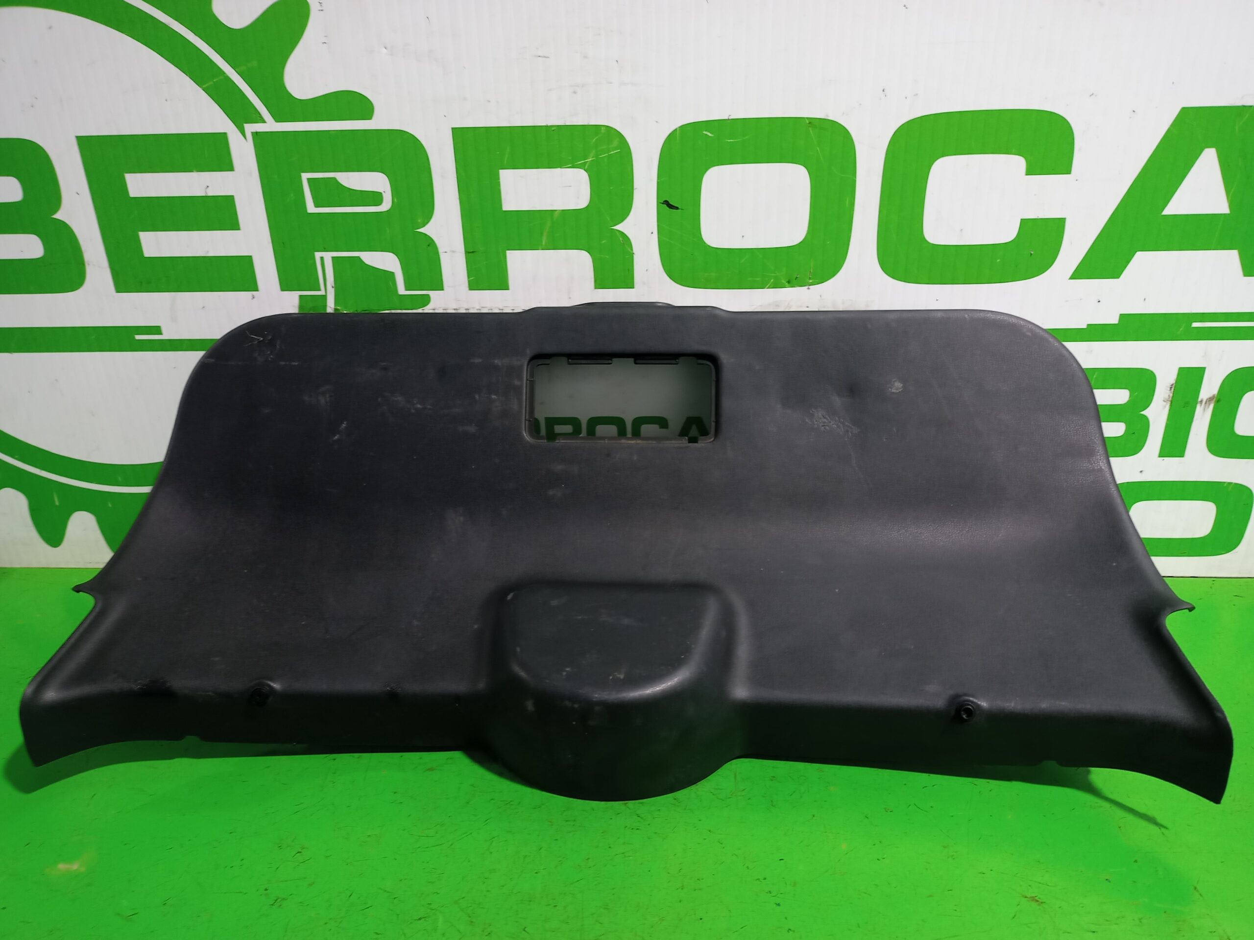 guarnecido_porton_trasero_90901_909011kb0a_nissan_juke_f15_acenta