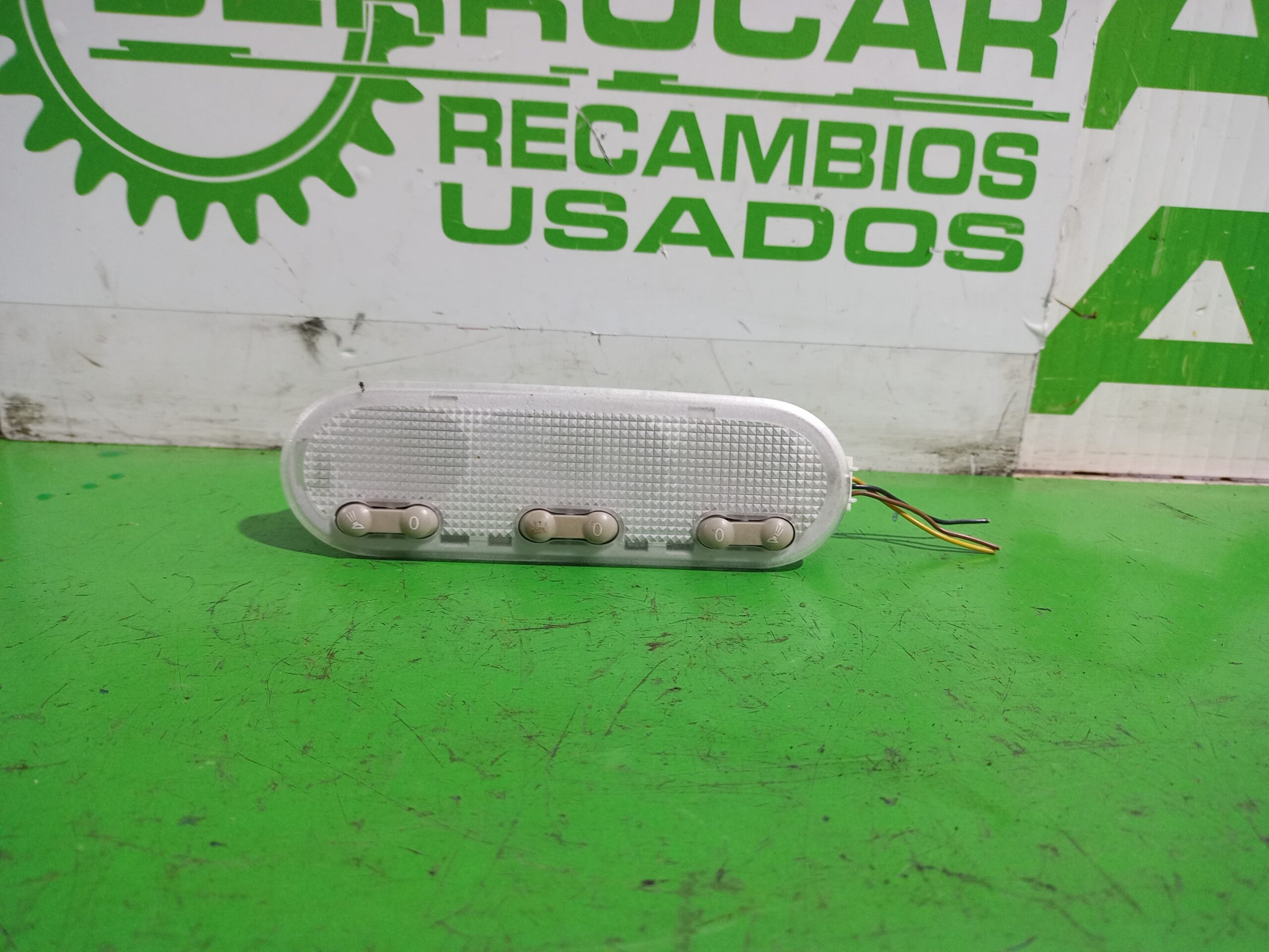 luz_interior_8200073234_nissan_juke_f15_acenta