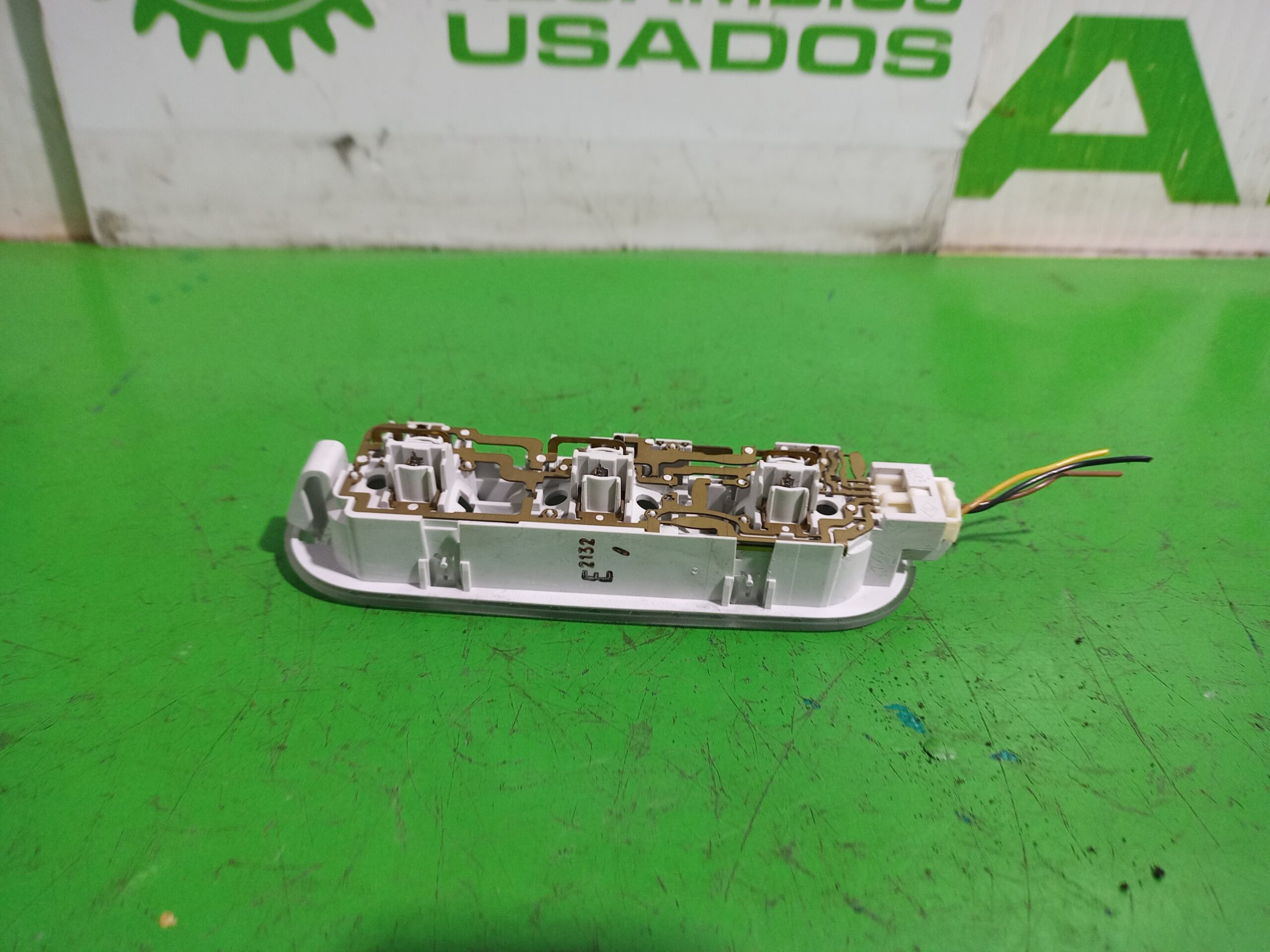 luz_interior_8200073234_nissan_juke_f15_acenta