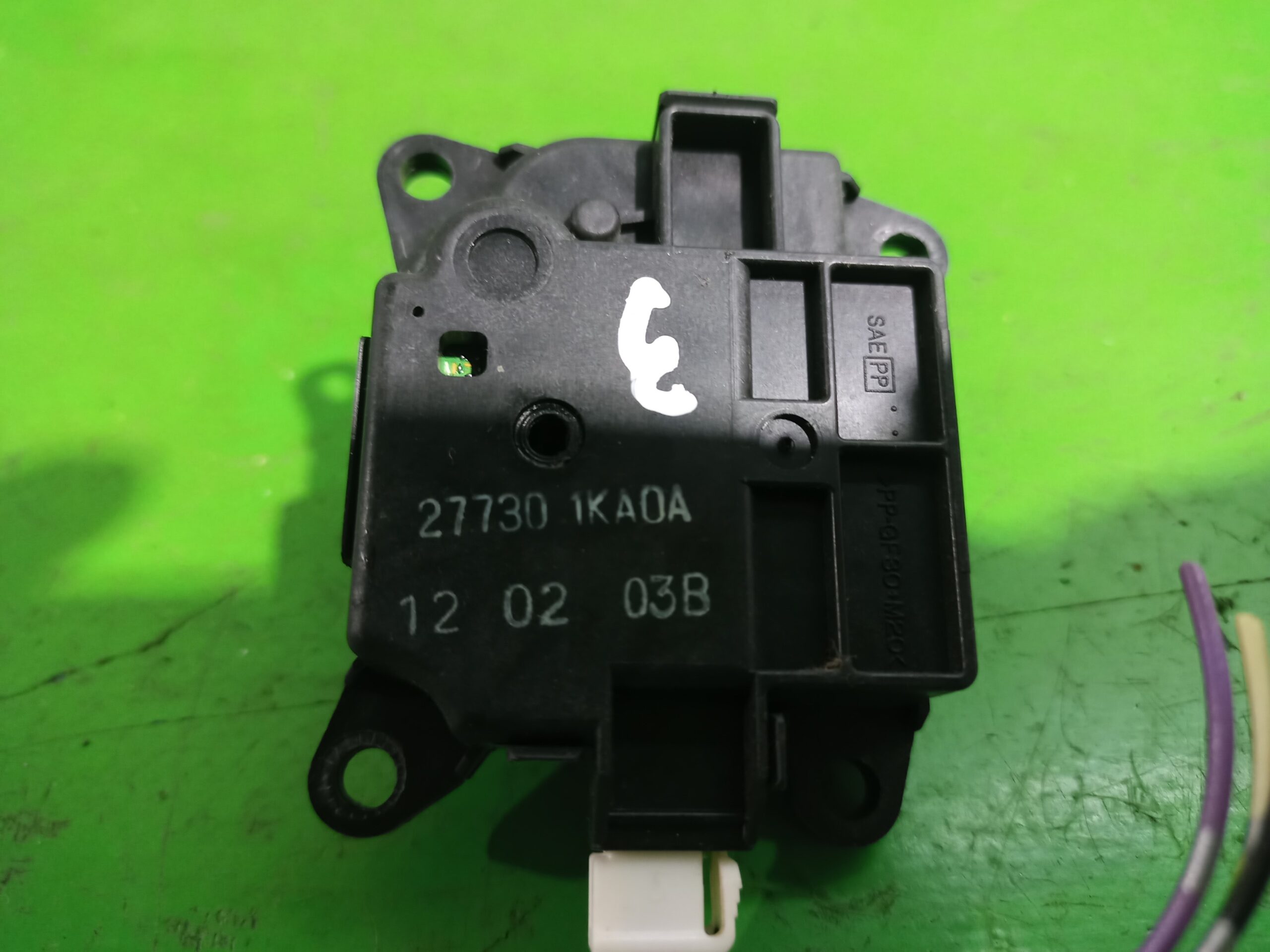 motor_apertura_trampilla_277301ka0a_nissan_juke_f15_acenta