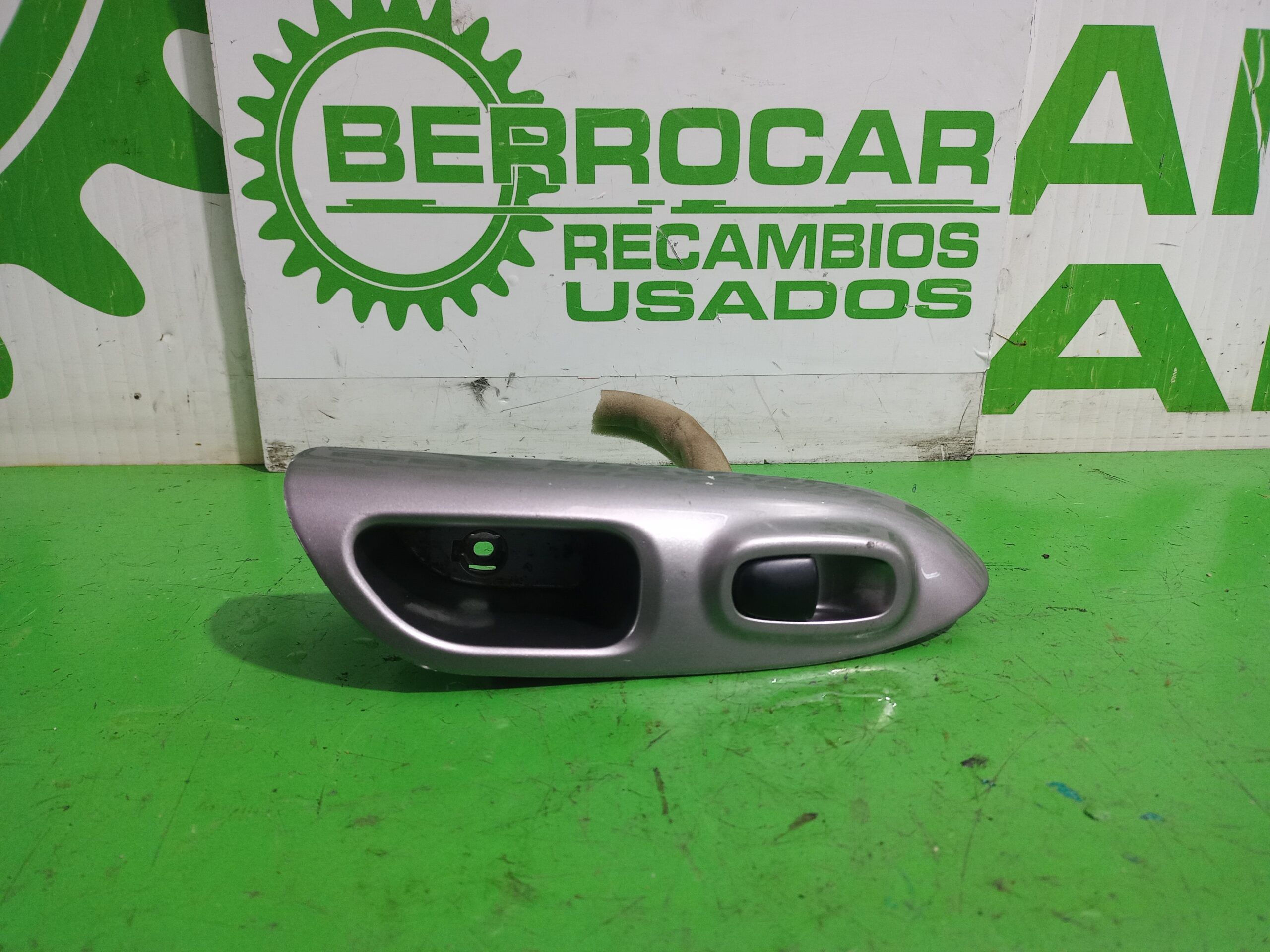 mando_elevalunas_trasero_derecho_829601ka2a_nissan_juke_f15_acenta