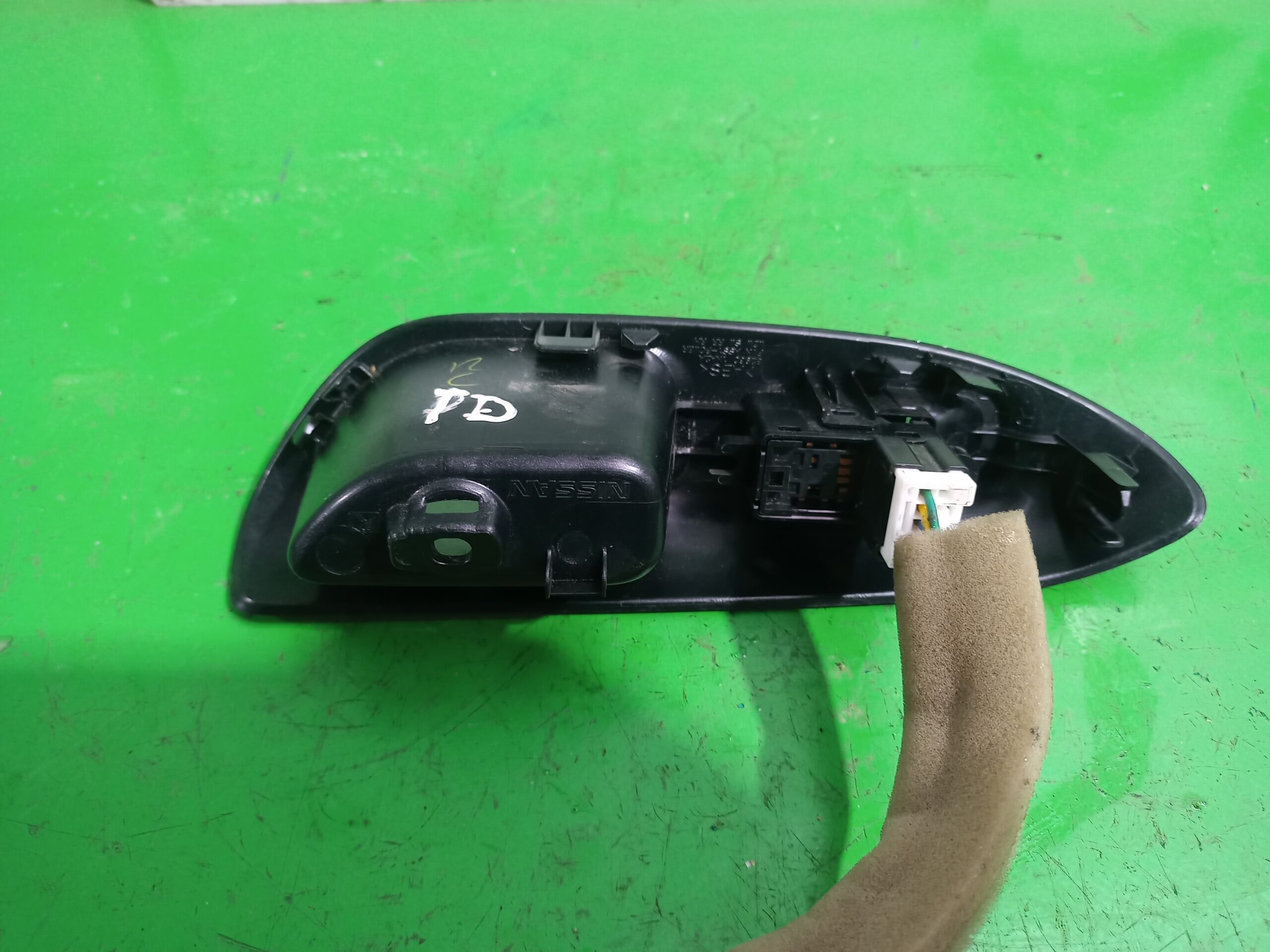 mando_elevalunas_trasero_derecho_829601ka2a_nissan_juke_f15_acenta