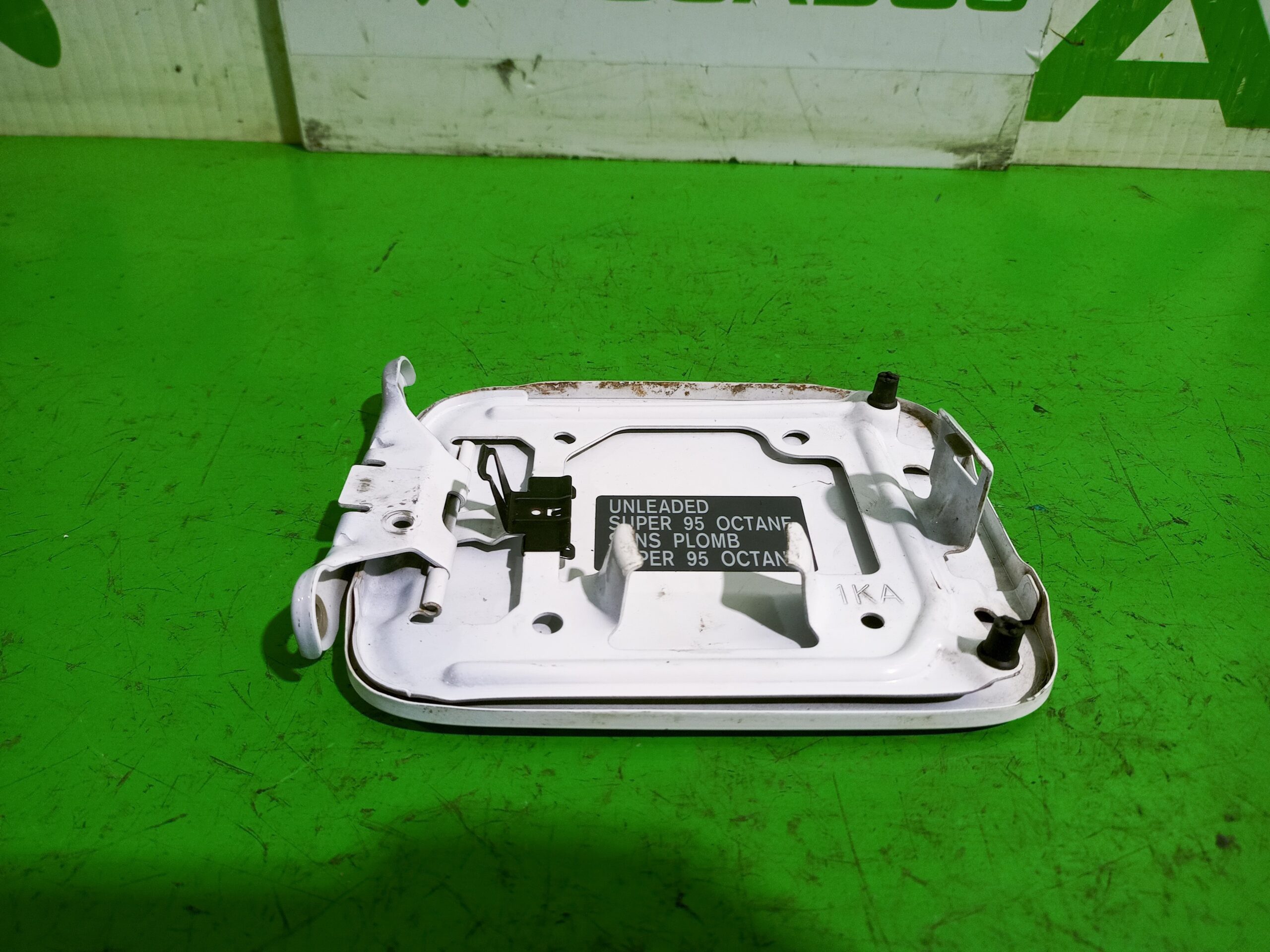 tapa_exterior_combustible_g88301kama_nissan_juke_f15_acenta