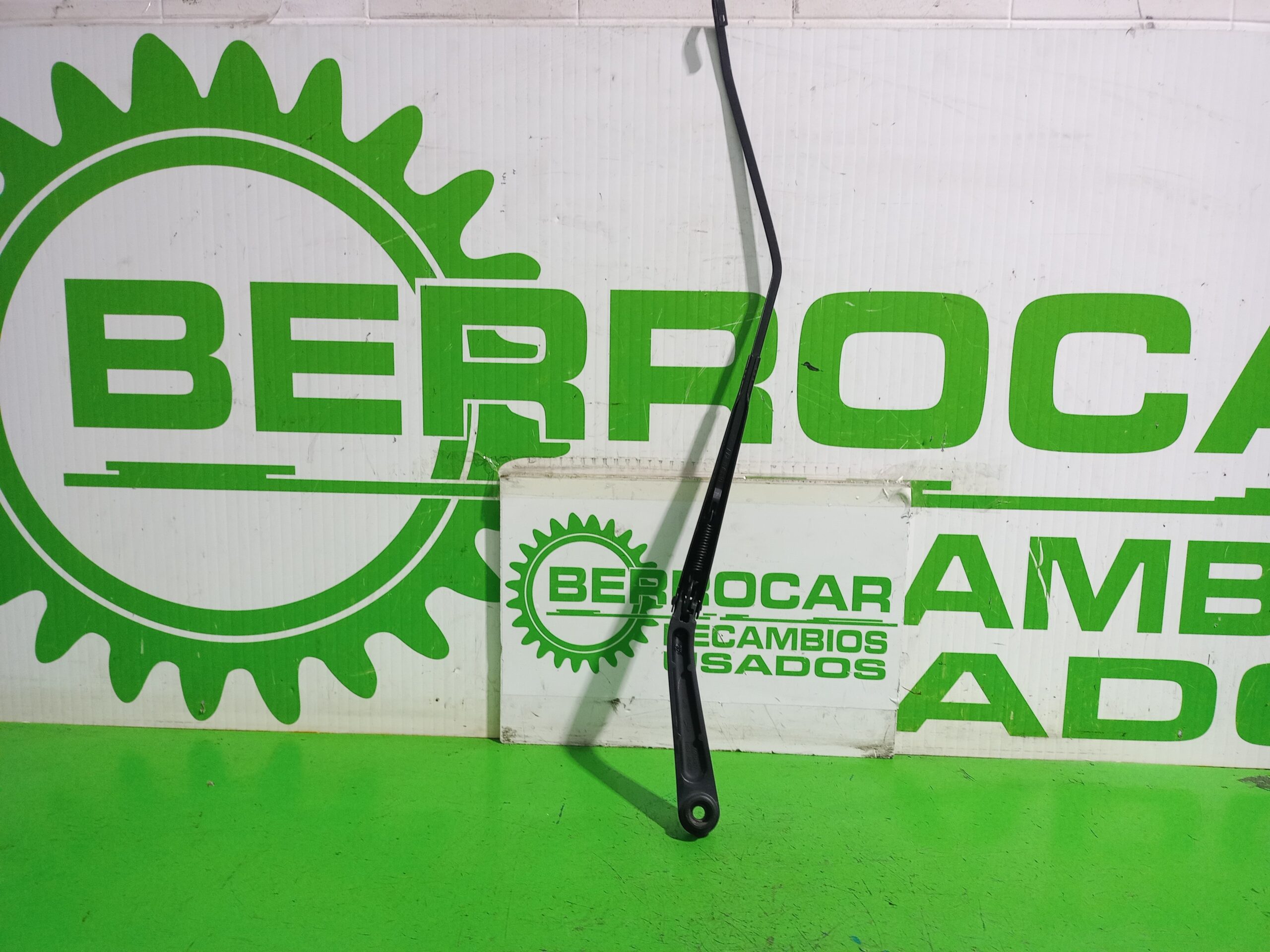 brazo_limpia_delantero_derecho_w000014867_288811ka0a_nissan_juke_f15_acenta