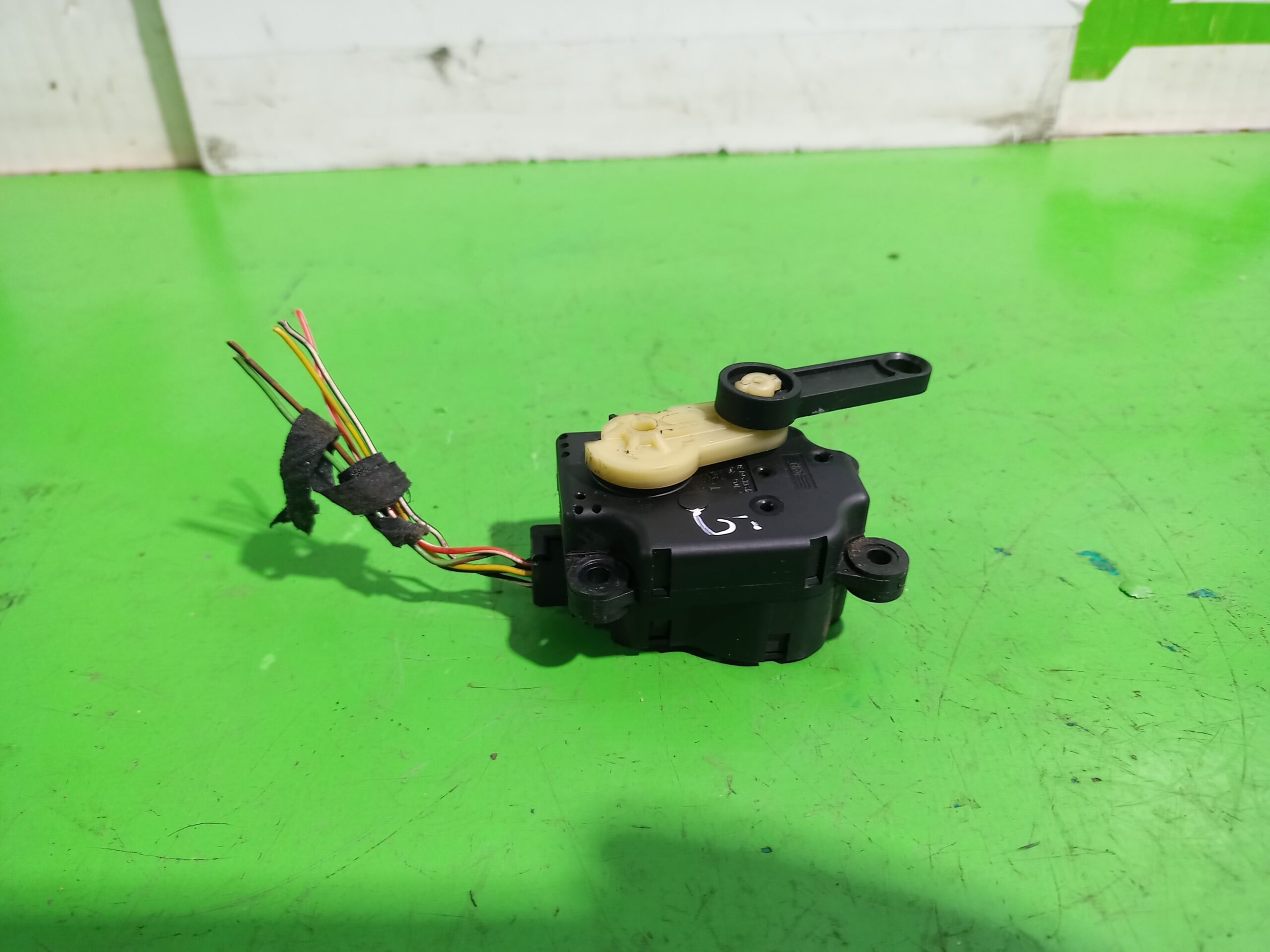 motor_apertura_trampilla_985853z_opel_vectra_c_berlina_gts