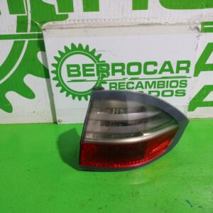 piloto_trasero_derecho_1467472_ford_s_max_ca1_titanium