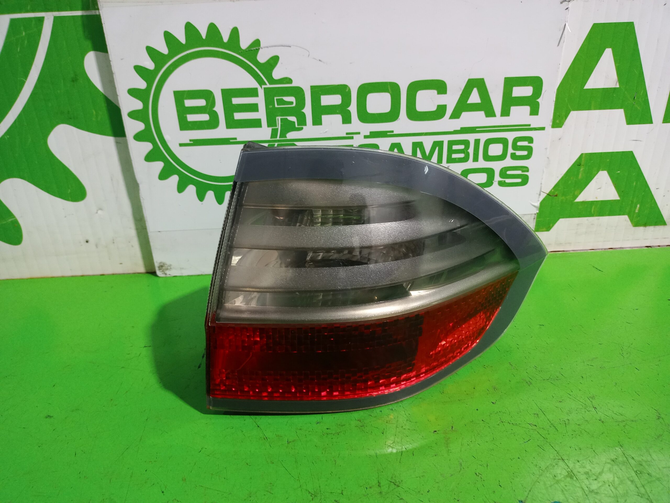 piloto_trasero_derecho_1467472_ford_s_max_ca1_titanium