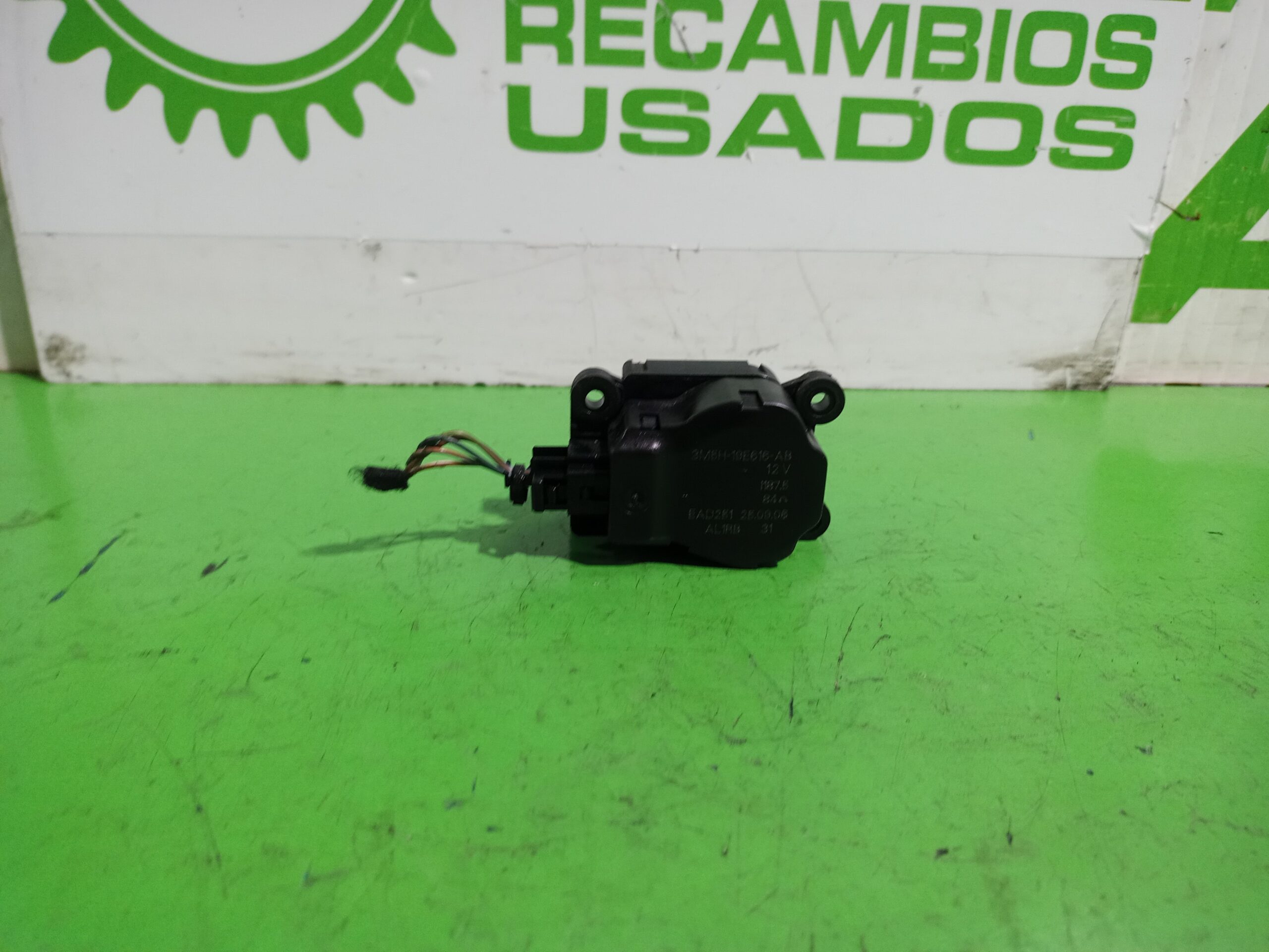 motor_apertura_trampilla_3m5h19e616_ford_s_max_ca1_titanium