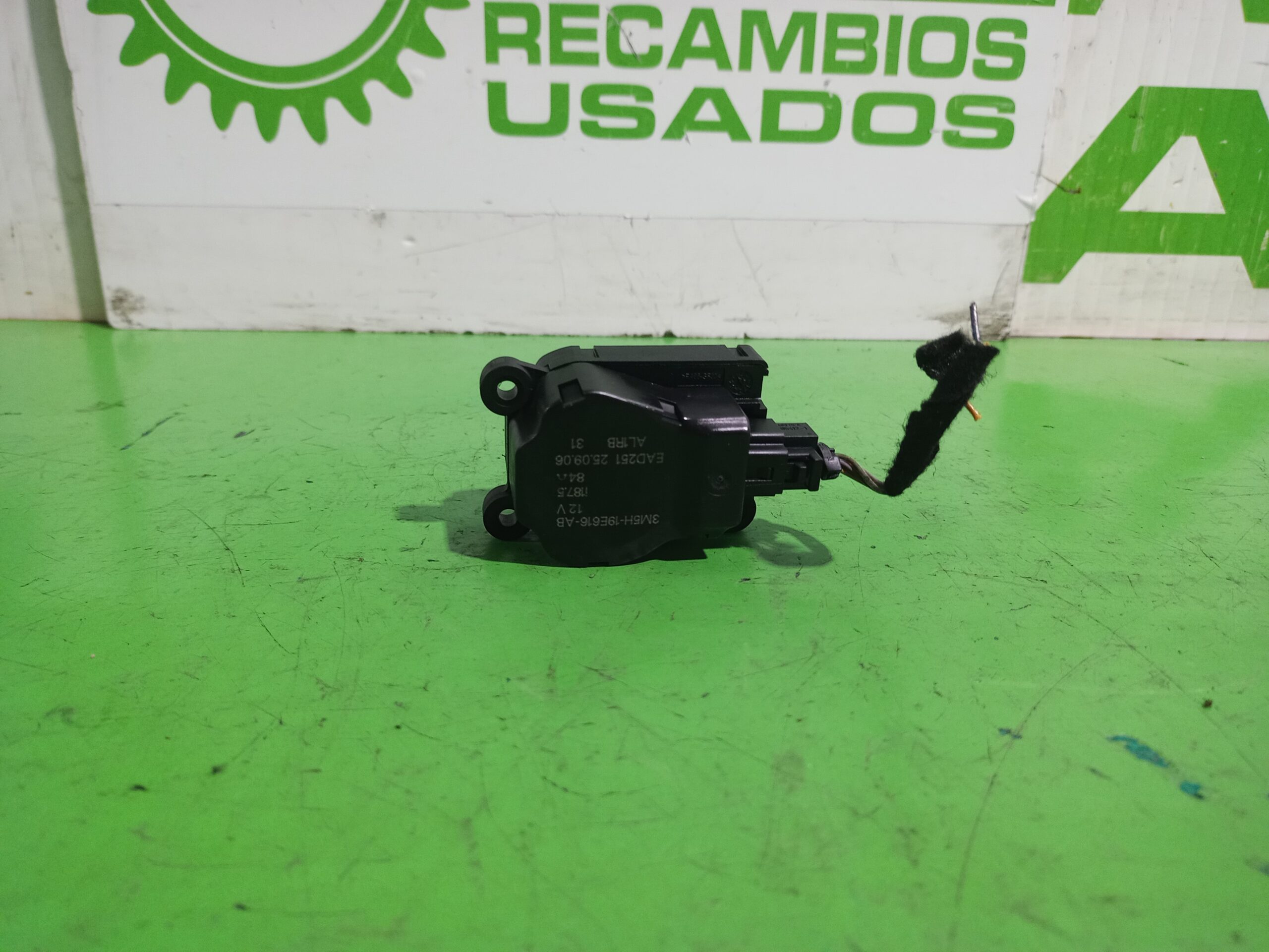 motor_apertura_trampilla_3m5h19e616_ford_s_max_ca1_titanium