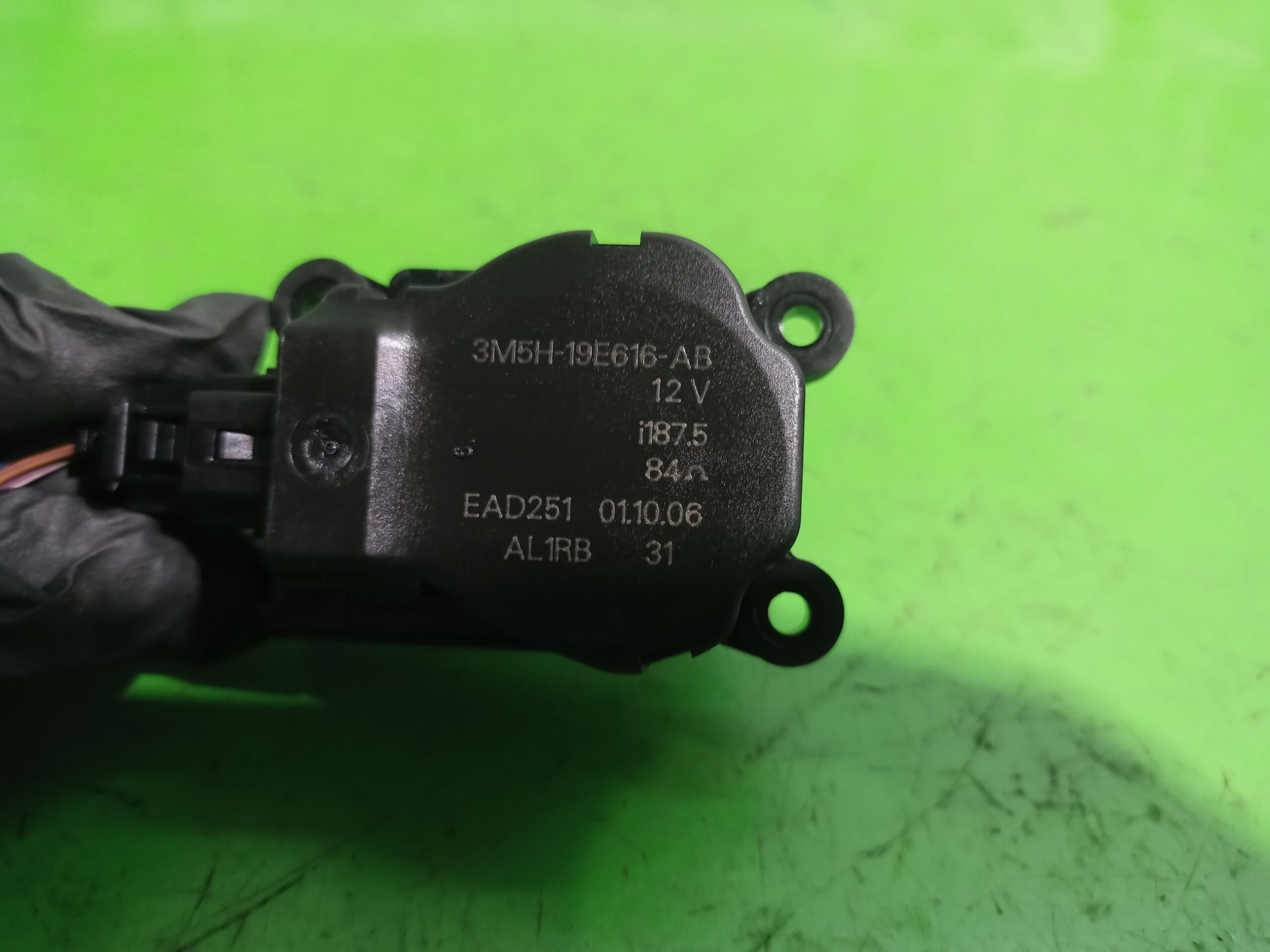 motor_apertura_trampilla_3m5h19e616_ford_s_max_ca1_titanium