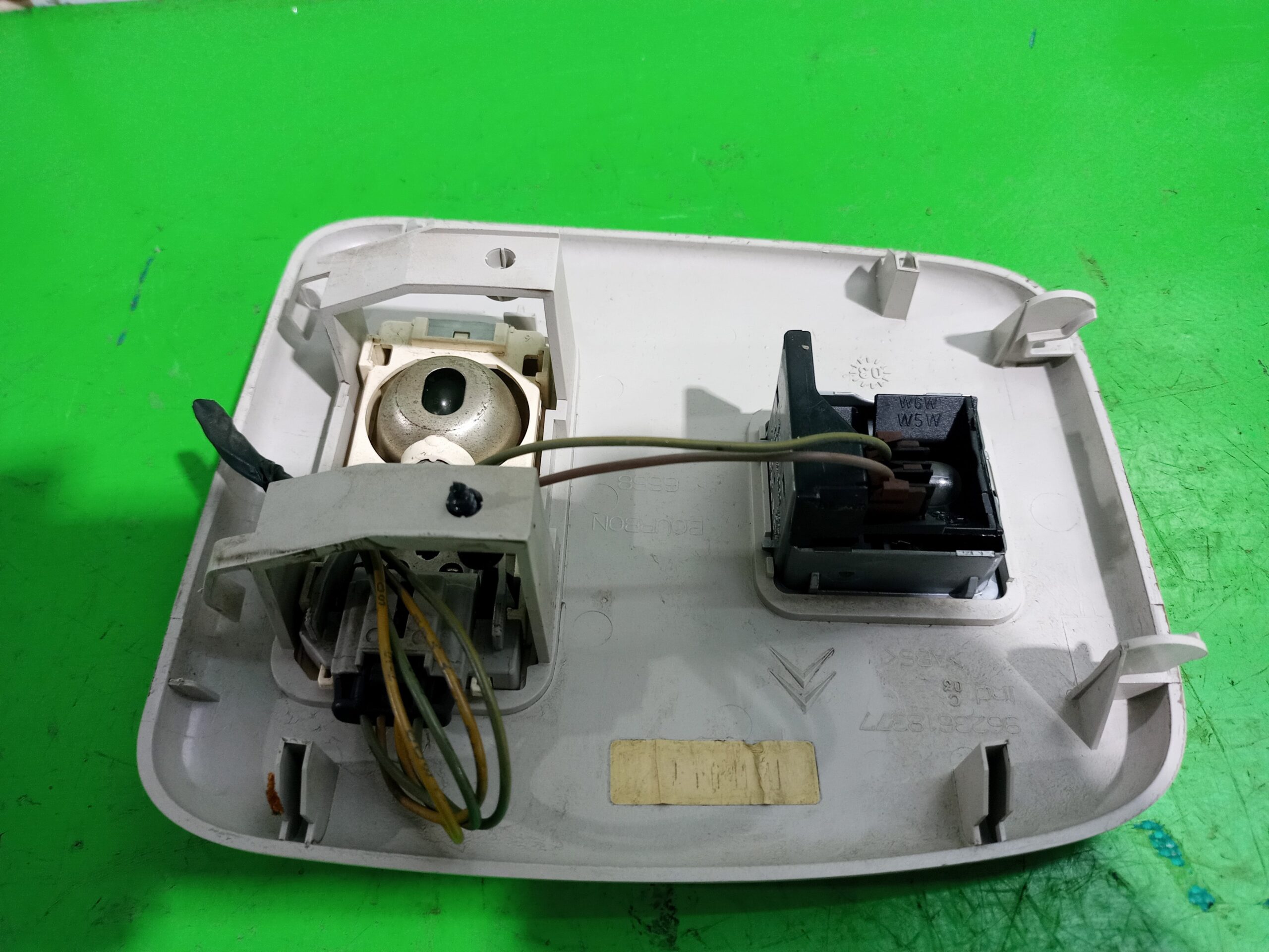 luz_interior_9623618377_citr_n_xsara_berlina_1_6_16v_satisfaction