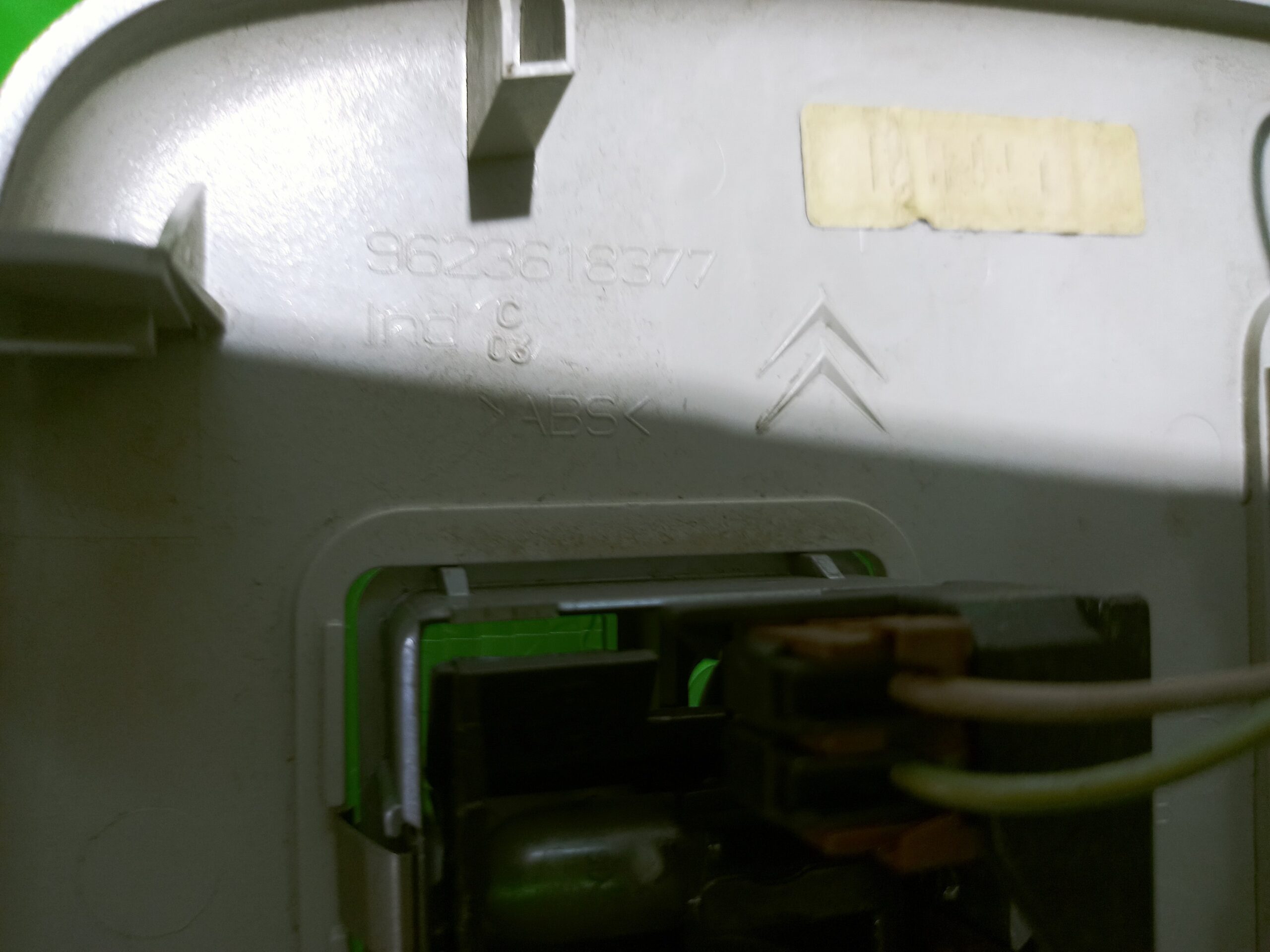 luz_interior_9623618377_citr_n_xsara_berlina_1_6_16v_satisfaction