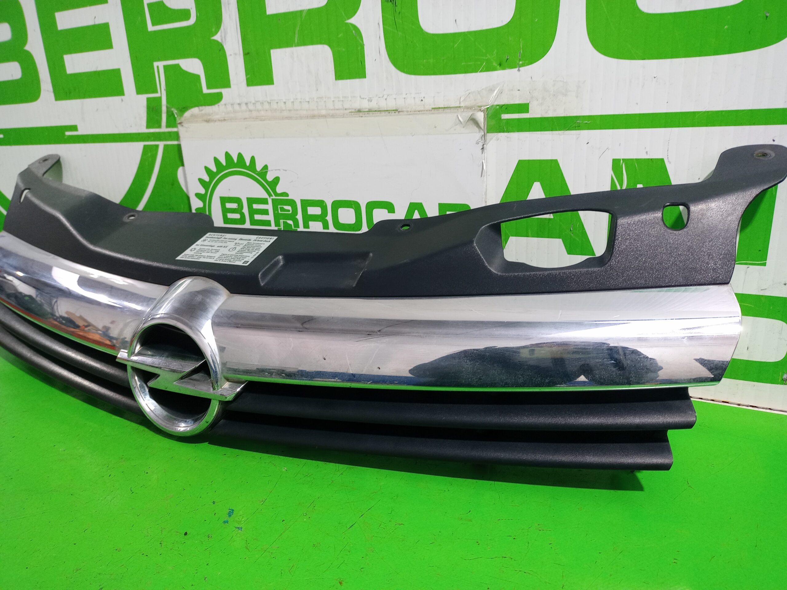 rejilla_delantera_13241961_opel_astra_h_berlina_essentia