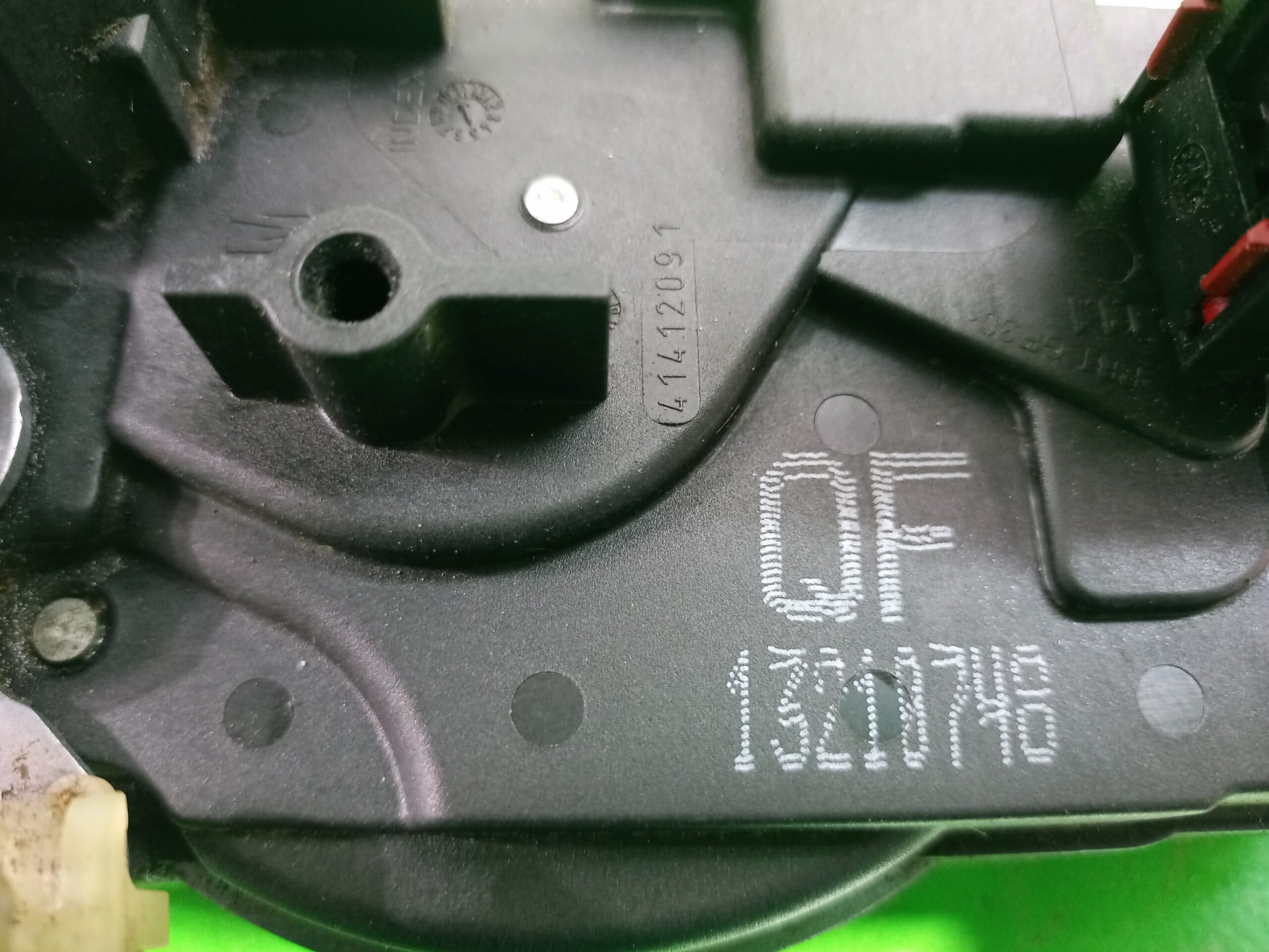 cerradura_puerta_delantera_izquierda_13210748_opel_astra_h_berlina_essentia