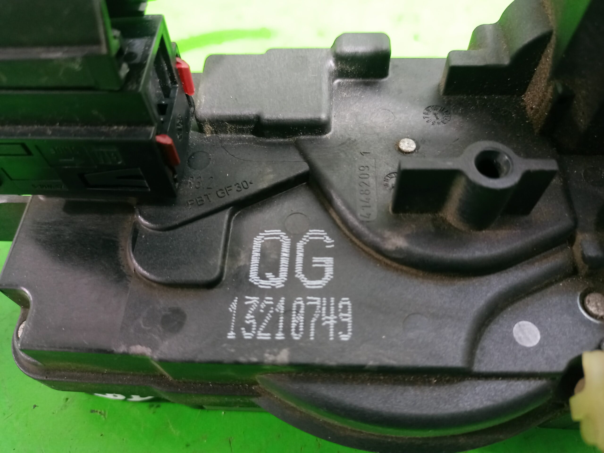 cerradura_puerta_delantera_derecha_13210749_opel_astra_h_berlina_essentia