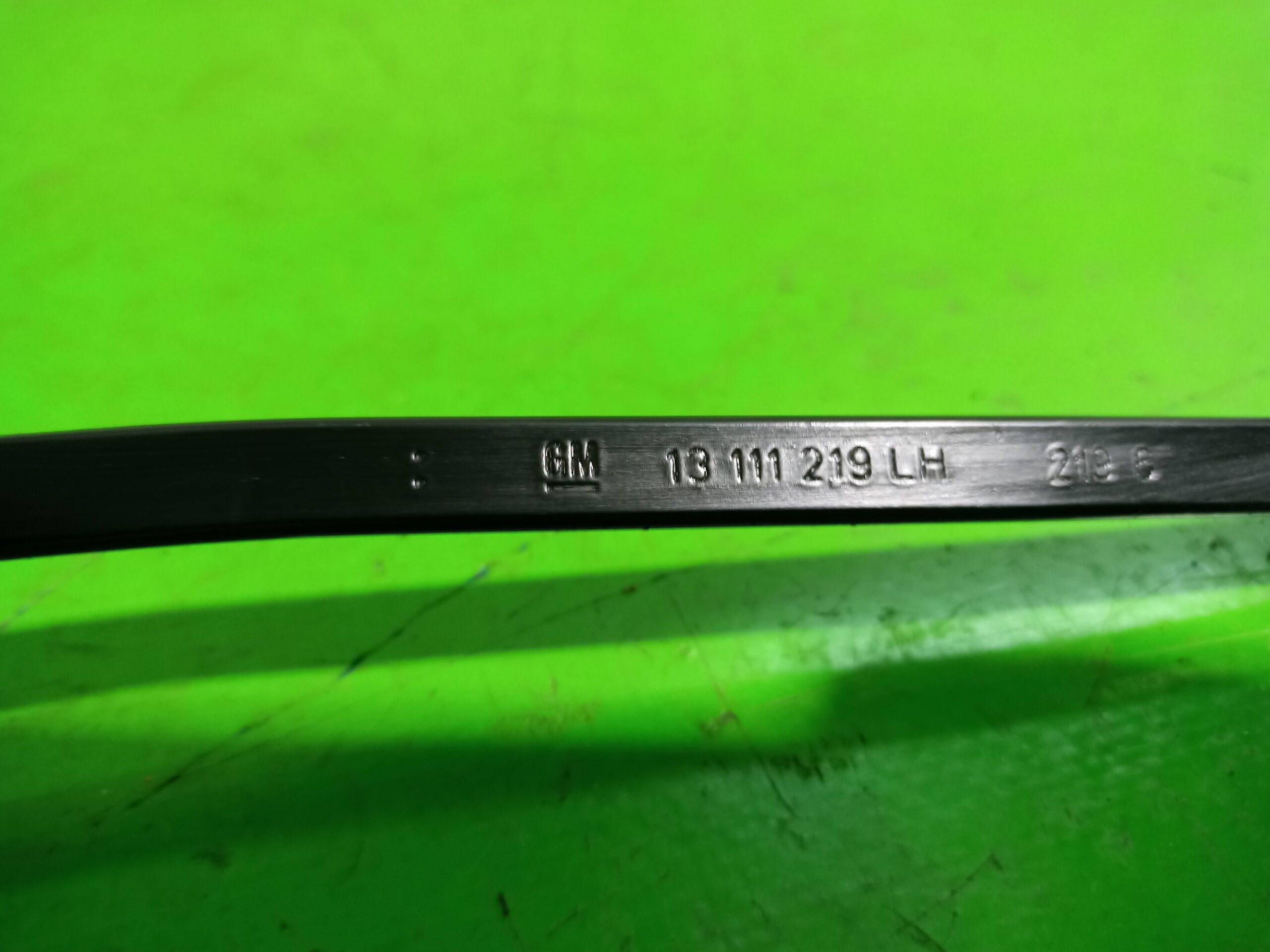 brazo_limpia_delantero_izquierdo_13111219_opel_astra_h_berlina_essentia