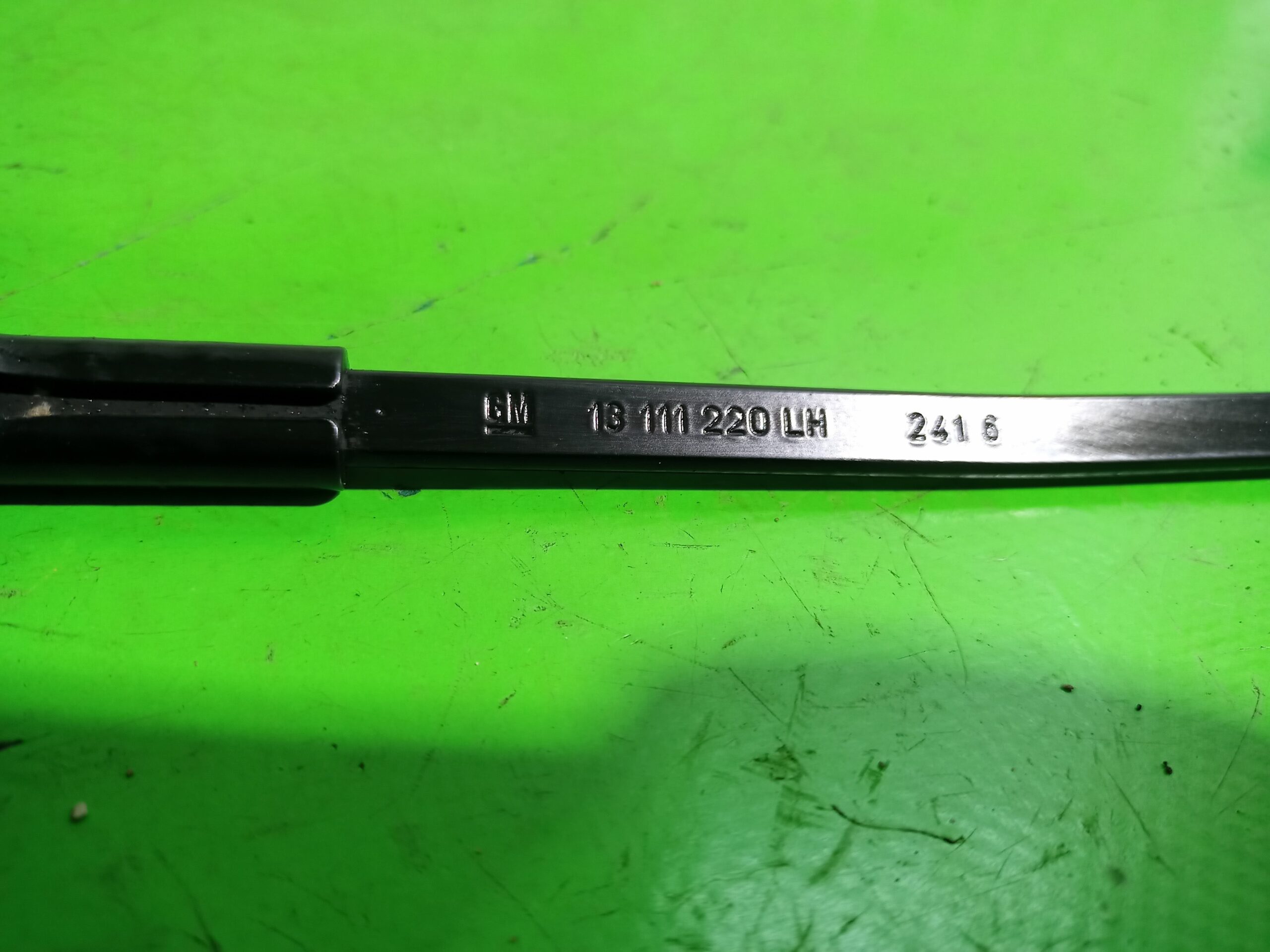 brazo_limpia_delantero_derecho_13111220_opel_astra_h_berlina_essentia