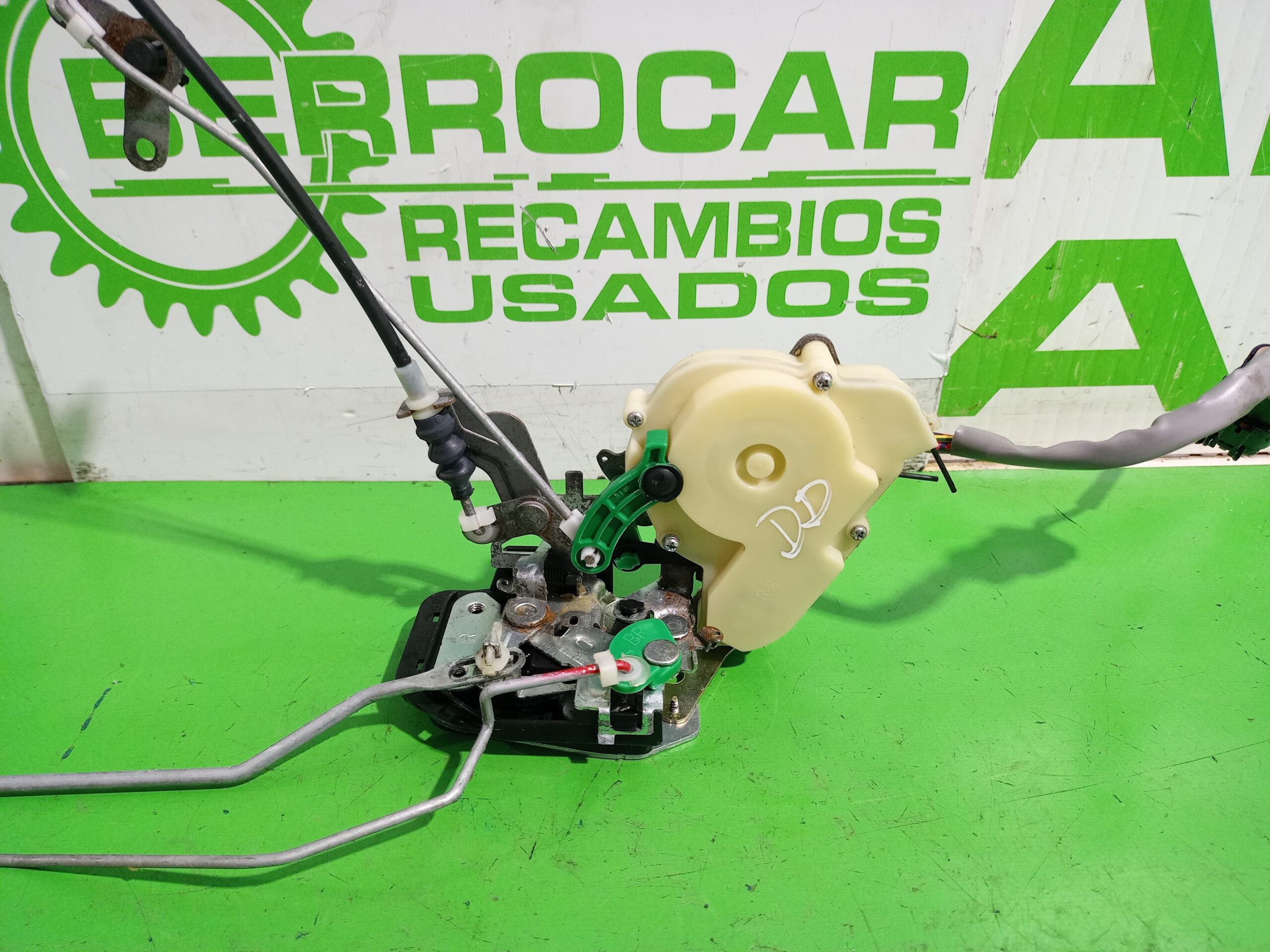 cerradura_puerta_delantera_derecha_813843e000_kia_sorento_i_jc_2_5_crdi