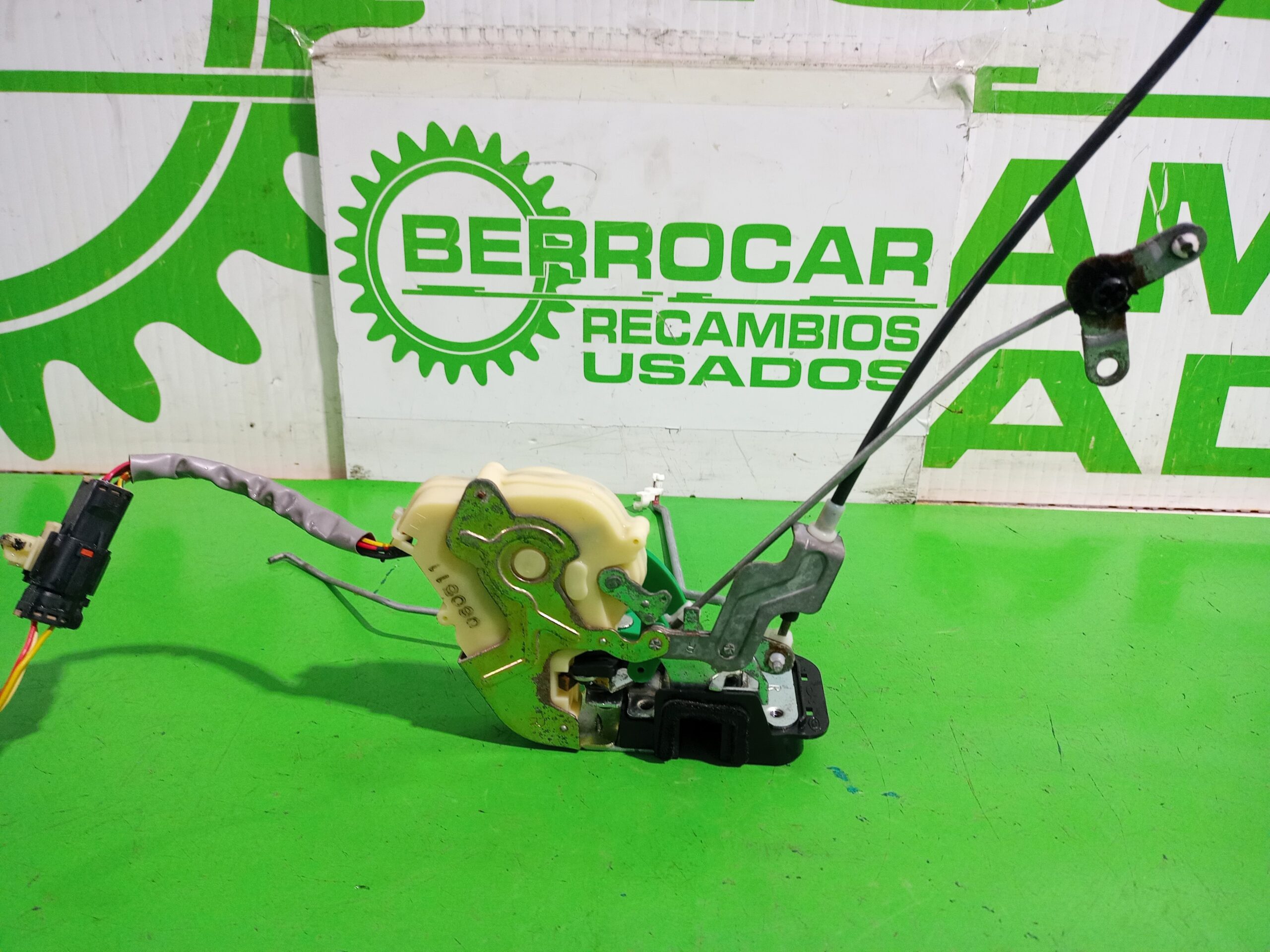 cerradura_puerta_delantera_derecha_813843e000_kia_sorento_i_jc_2_5_crdi