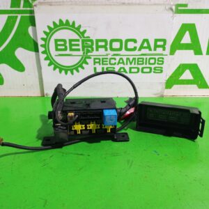 caja_reles_fusibles_952102e000_kia_sorento_i_jc_2_5_crdi