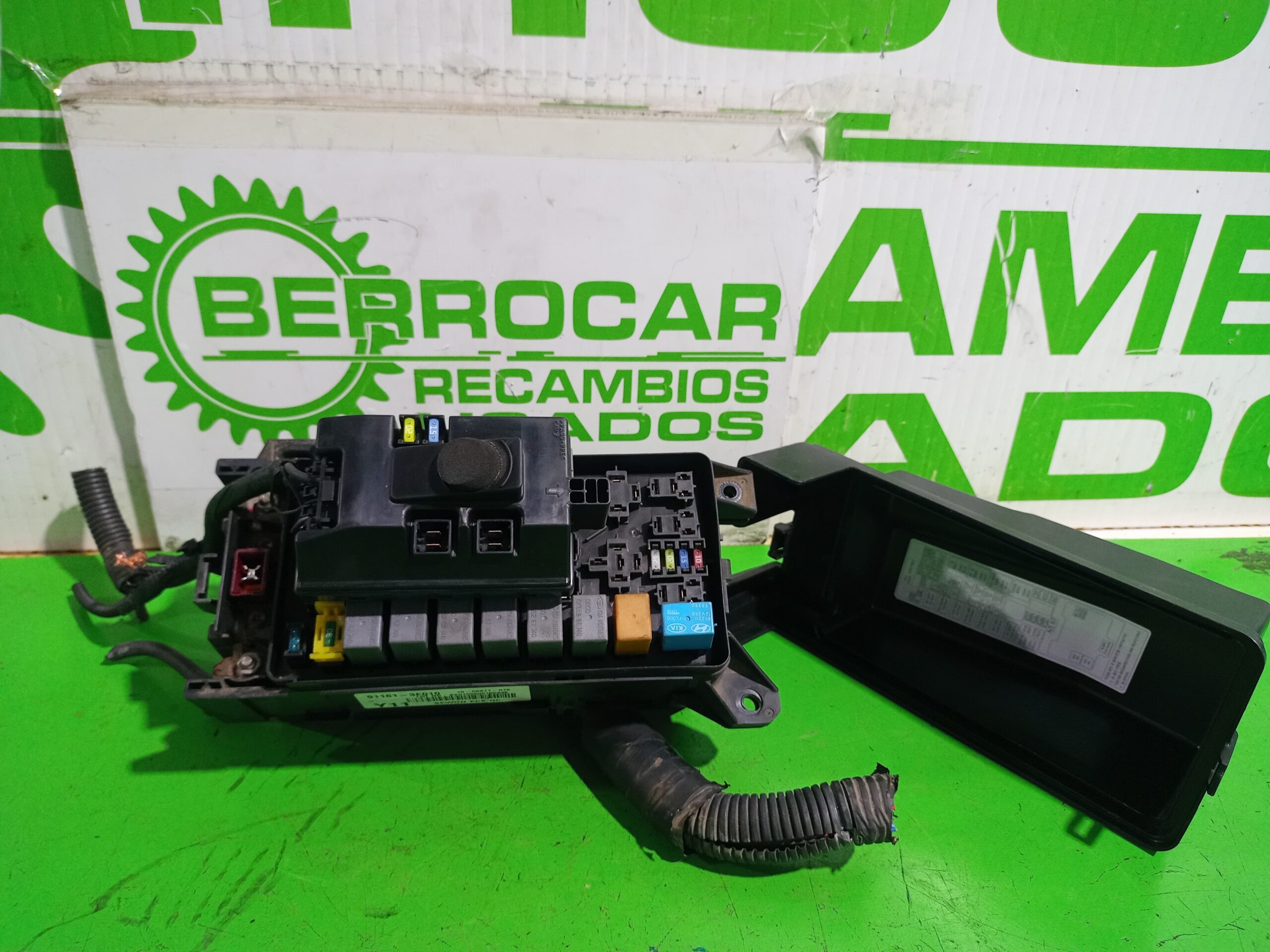 caja_reles_fusibles_911613e010_kia_sorento_i_jc_2_5_crdi