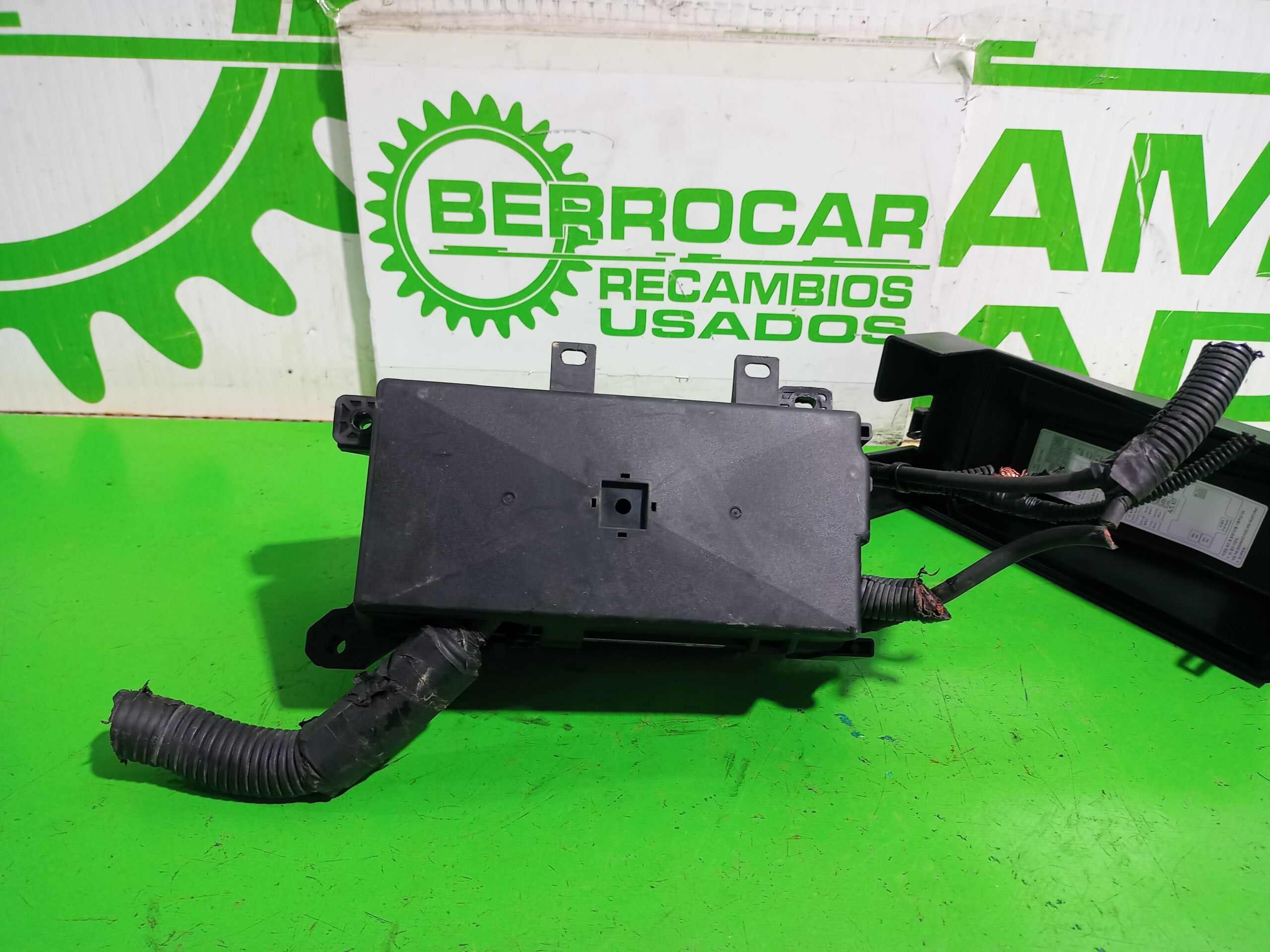 caja_reles_fusibles_911613e010_kia_sorento_i_jc_2_5_crdi