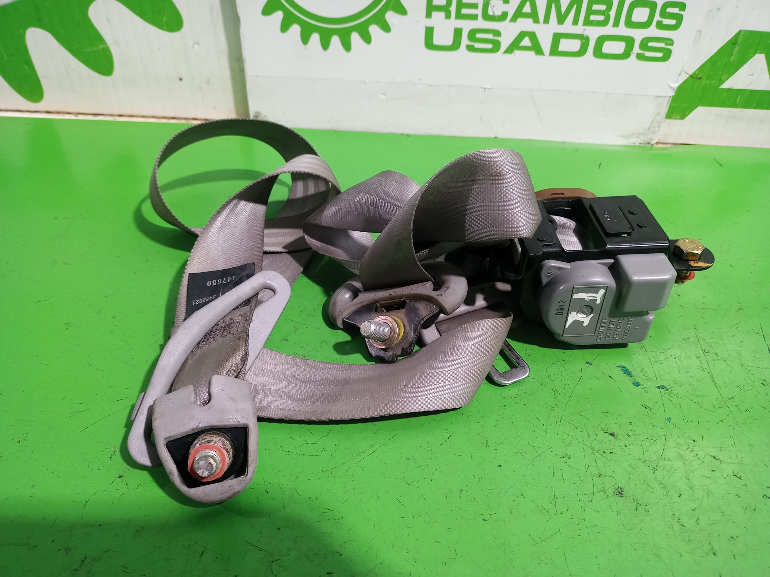 cinturon_seguridad_trasero_izquierdo_898103e000cy_kia_sorento_i_jc_2_5_crdi