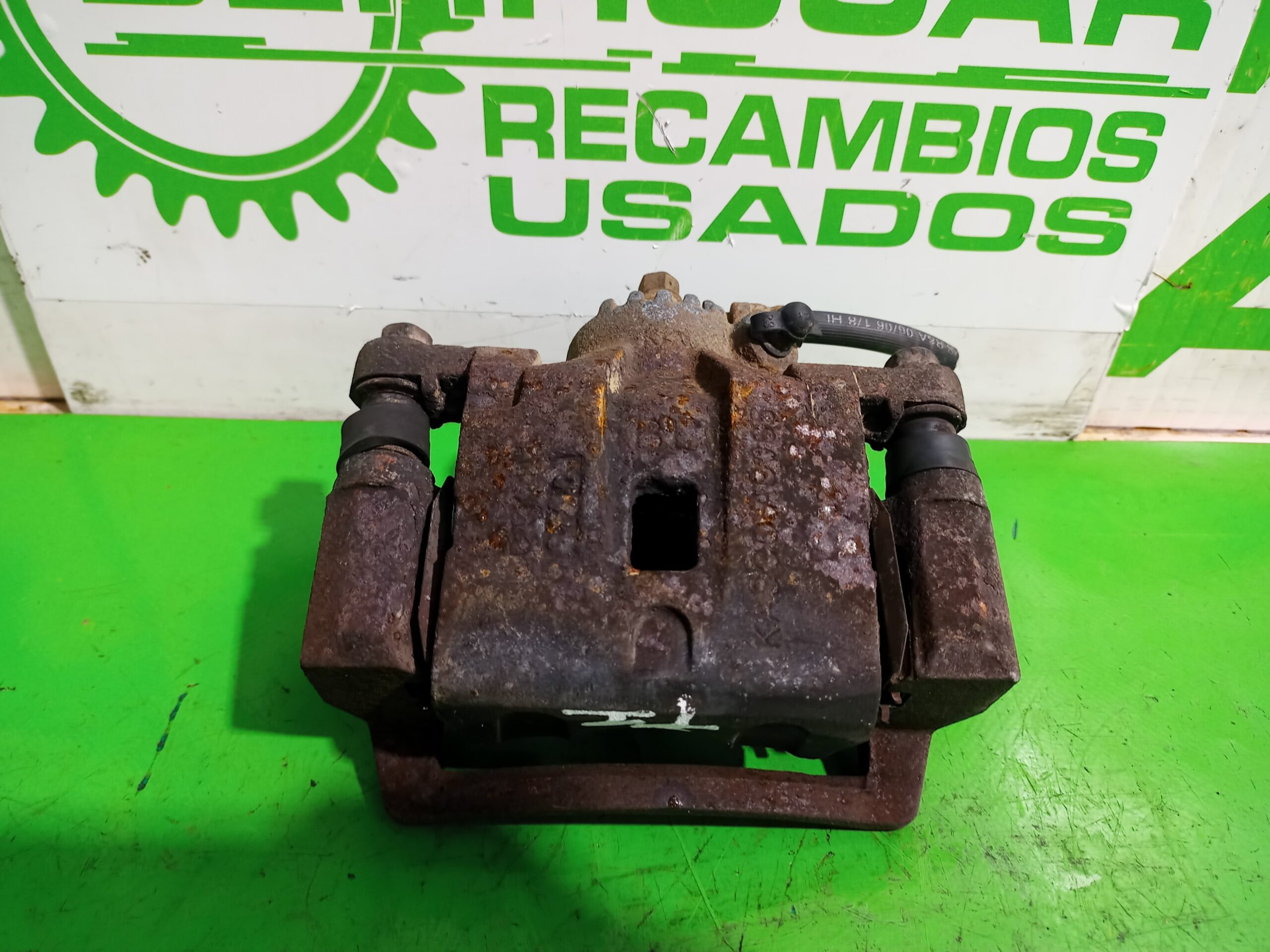 pinza_de_freno_trasera_izquierda_582103e600_kia_sorento_i_jc_2_5_crdi