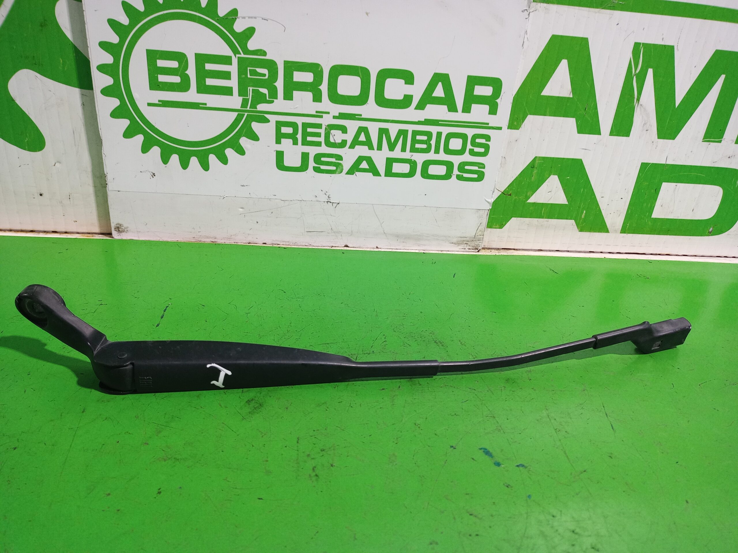 brazo_limpia_delantero_izquierdo_735453760_fiat_500_cabrio_150_lounge