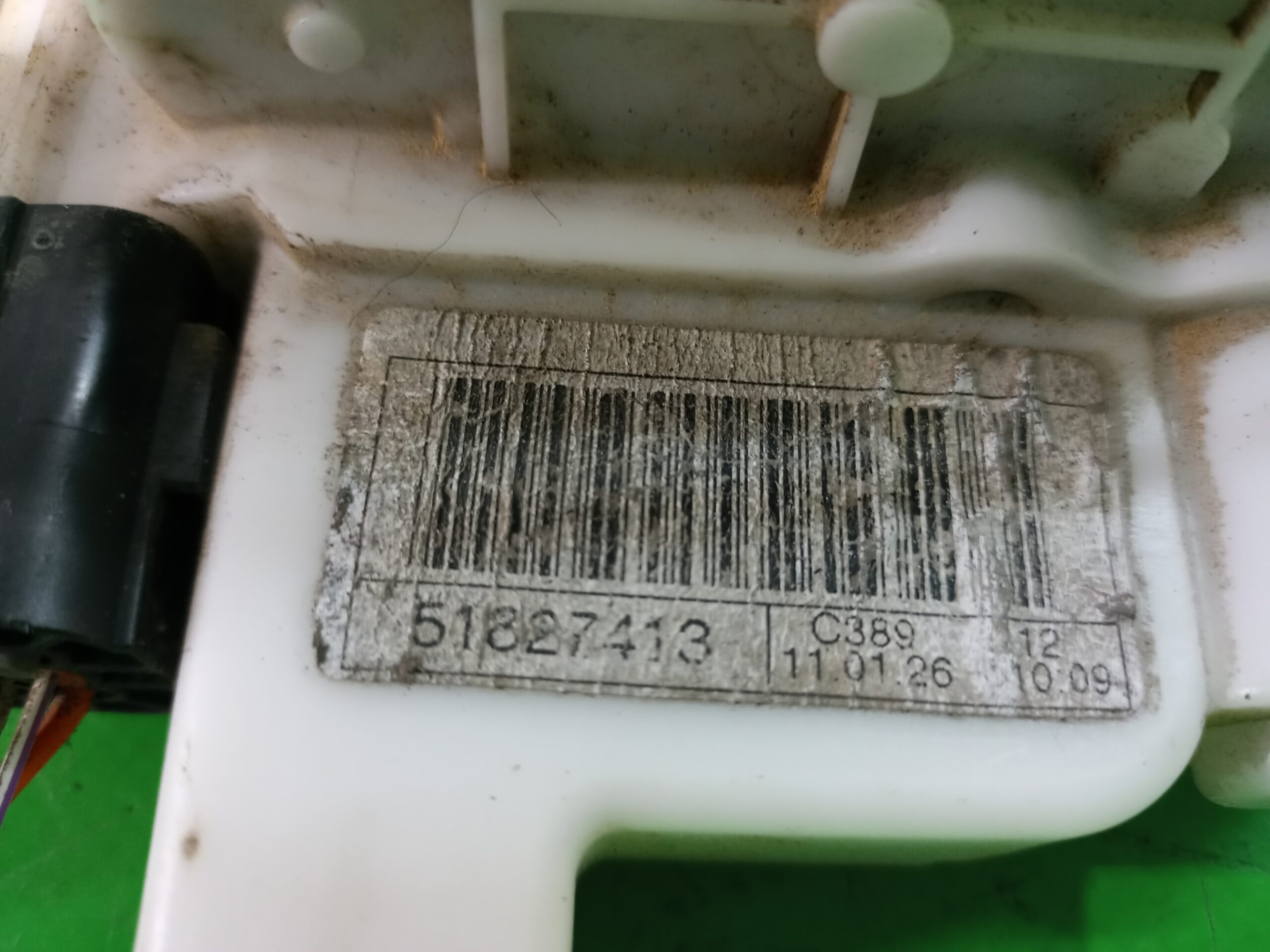 cerradura_puerta_delantera_izquierda_51827413_fiat_500_cabrio_150_lounge