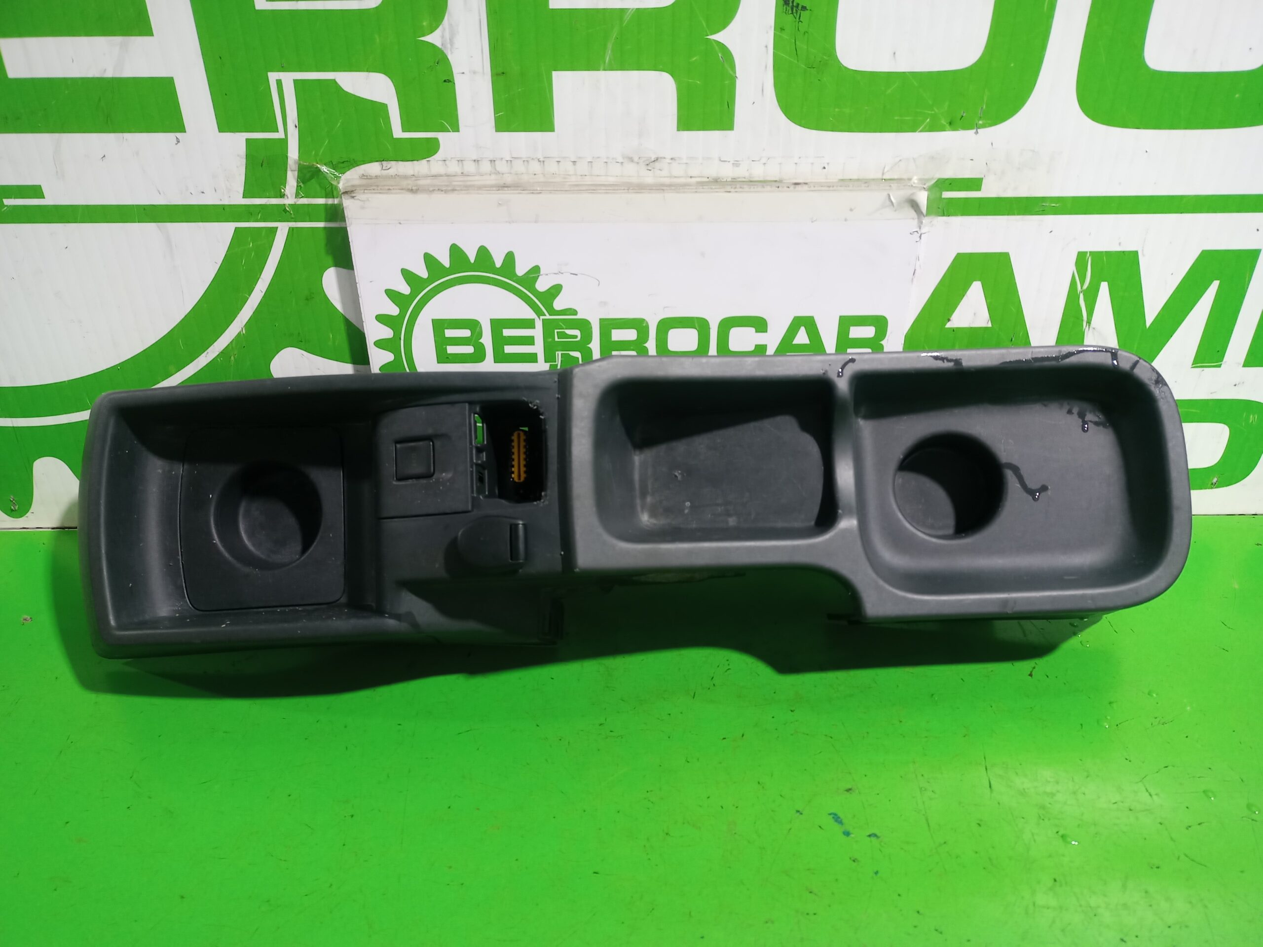 consola_central_8200457030_renault_kangoo_profesional