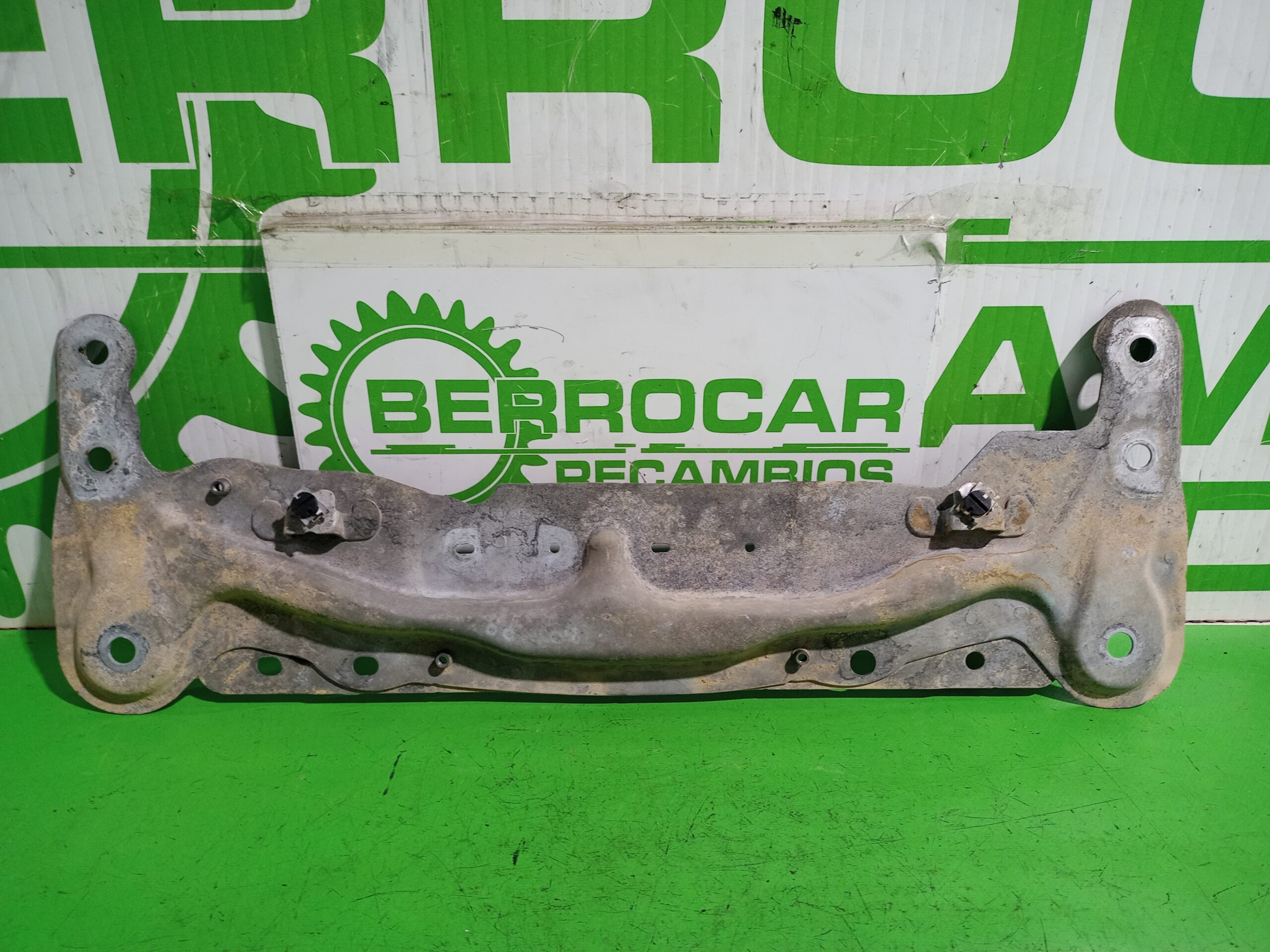 travesano_inferior_8200880148_renault_kangoo_profesional