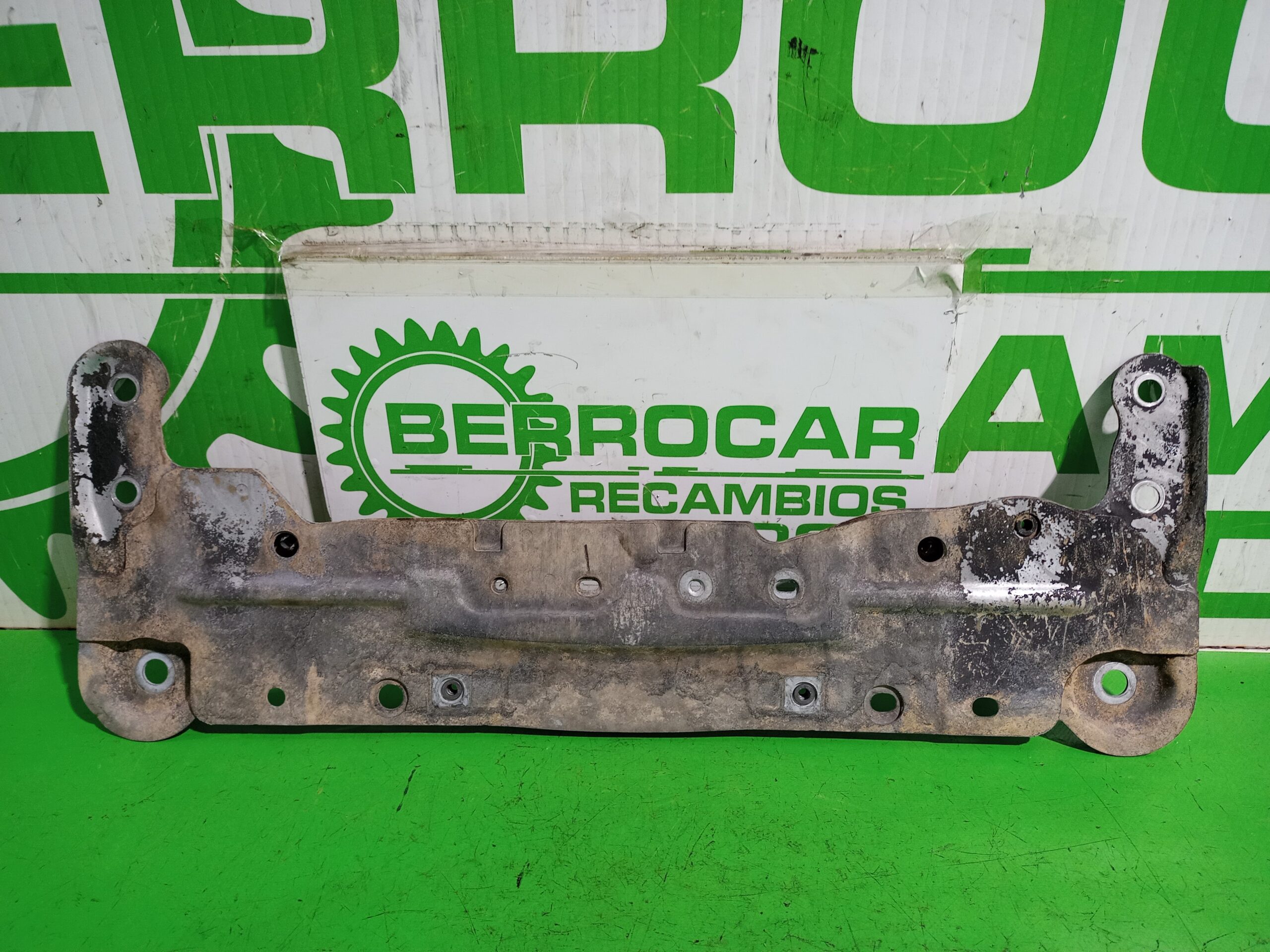 travesano_inferior_8200880148_renault_kangoo_profesional