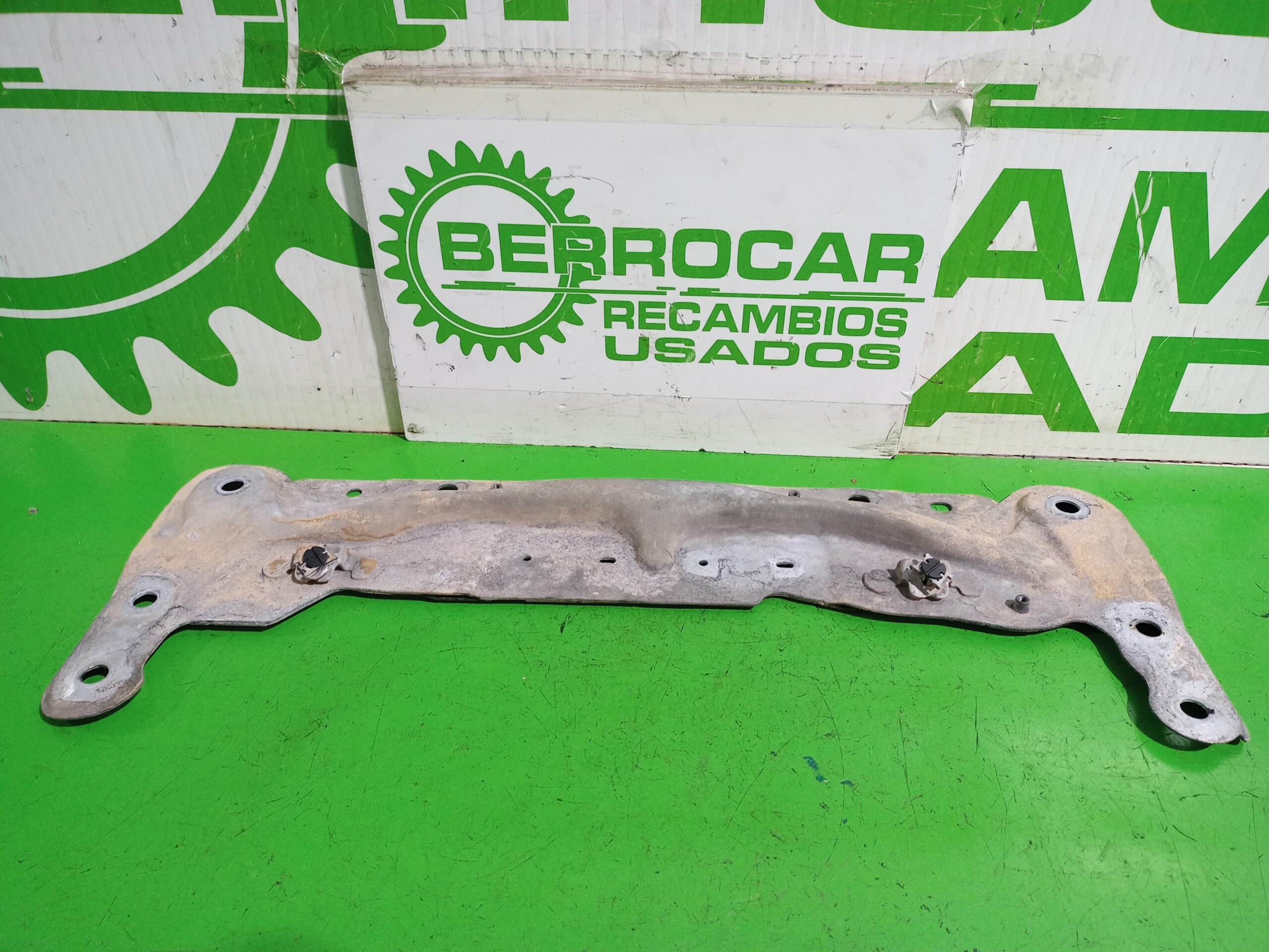 travesano_inferior_8200880148_renault_kangoo_profesional