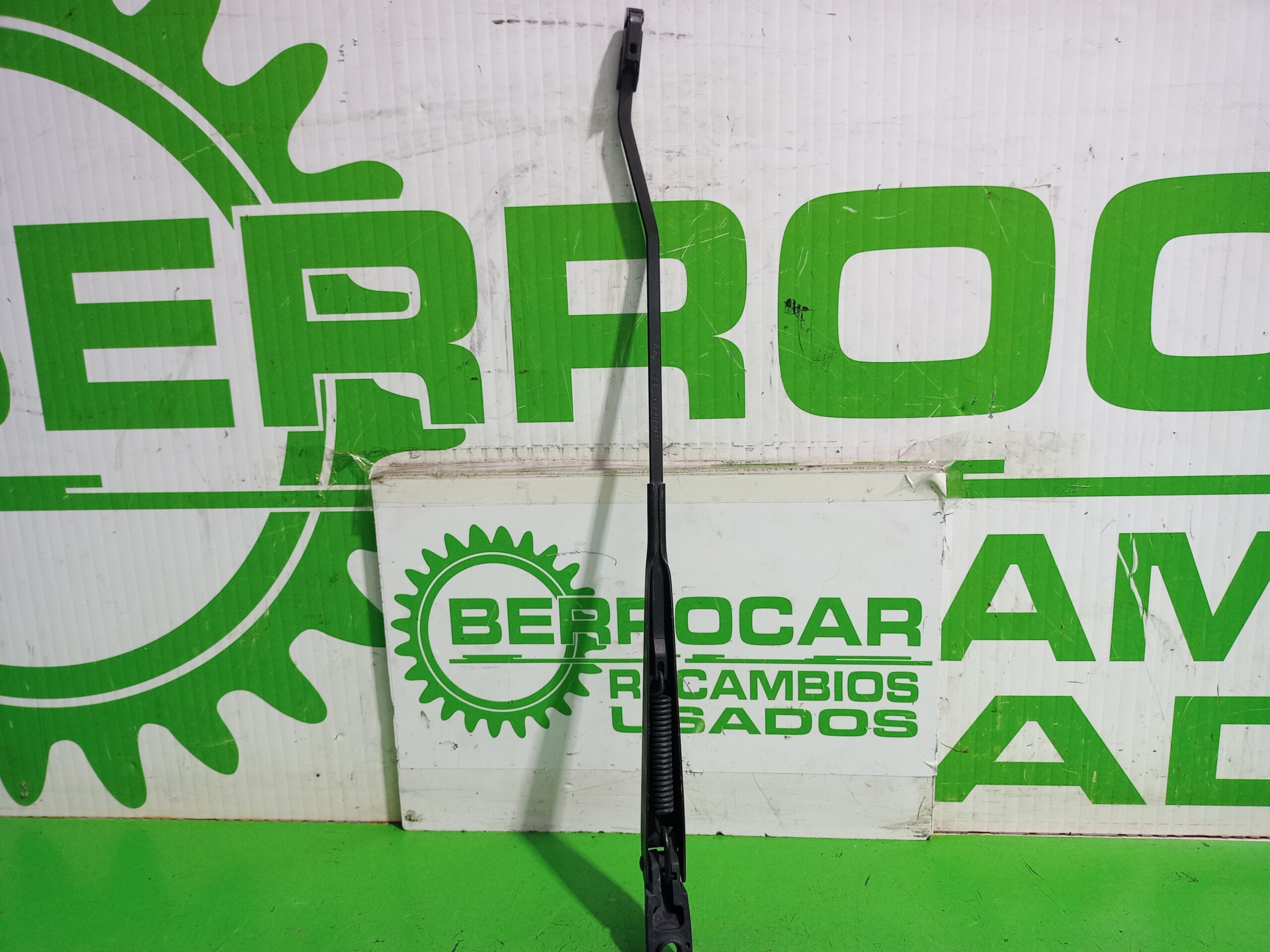 brazo_limpia_delantero_derecho_8200409696_renault_kangoo_profesional