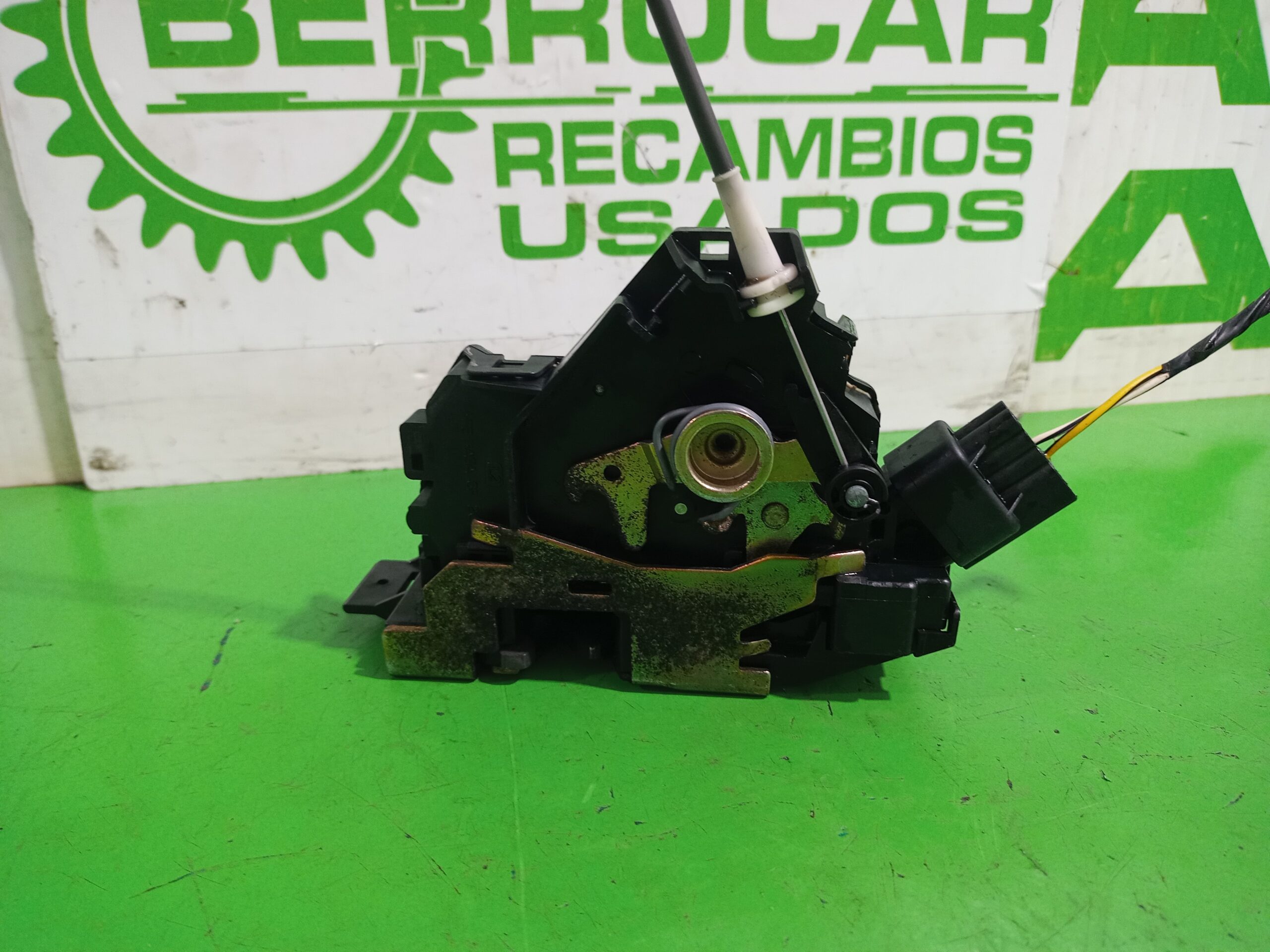 cerradura_puerta_trasera_izquierda_254aa26413_ford_focus_berlina_cak_trend