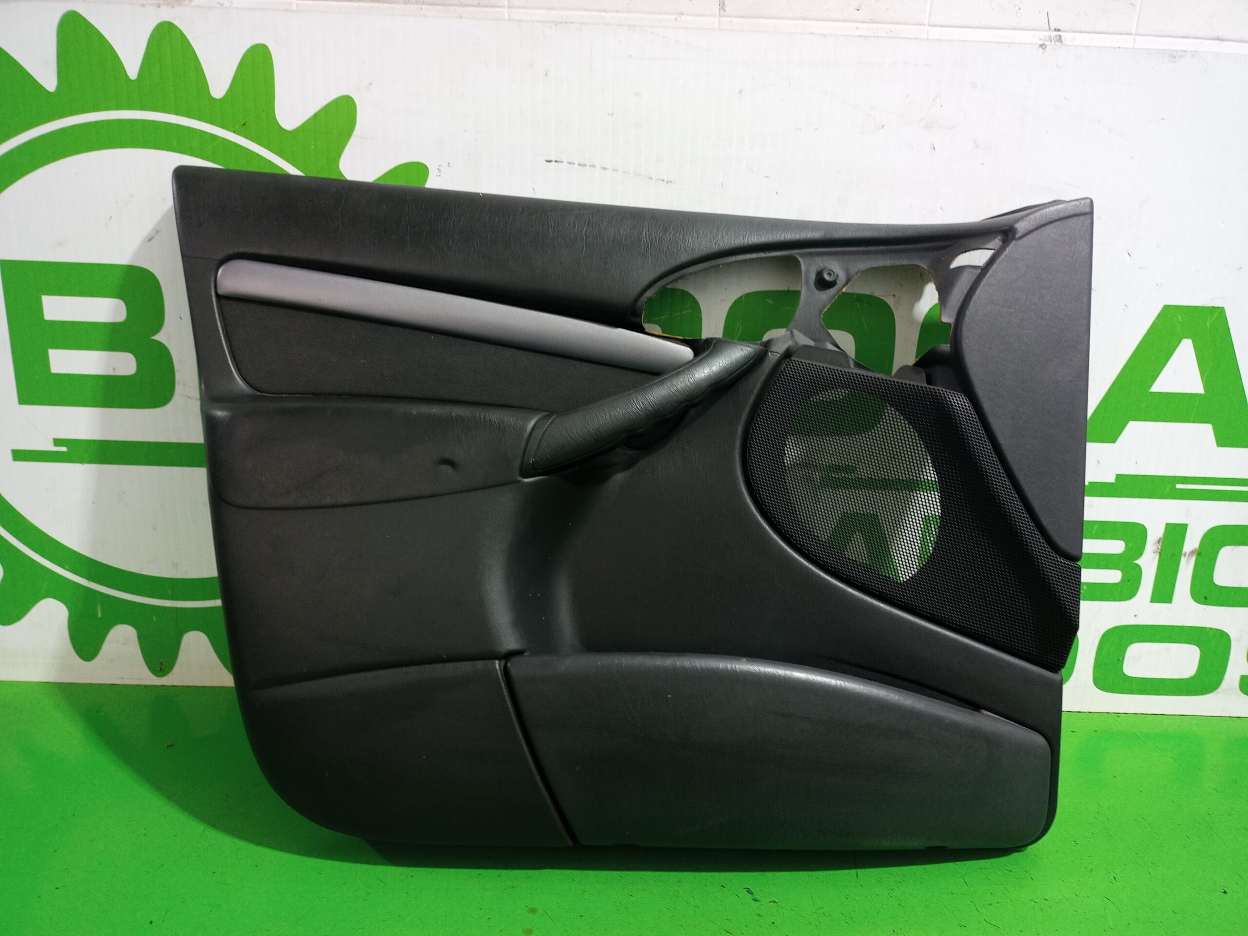 guarnecido_puerta_delantera_izquierda_1333497_ford_focus_berlina_cak_trend