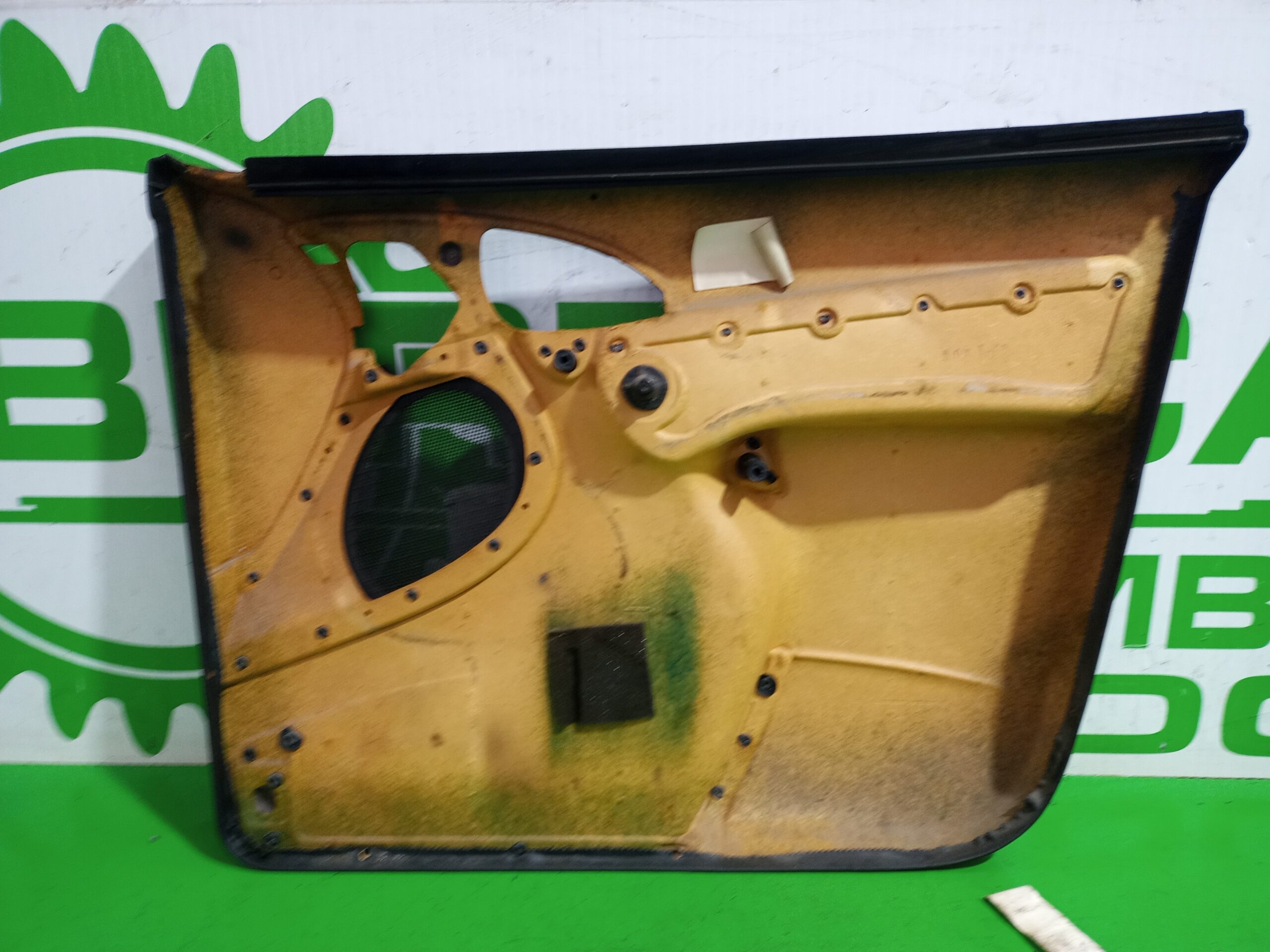 guarnecido_puerta_delantera_izquierda_1333497_ford_focus_berlina_cak_trend