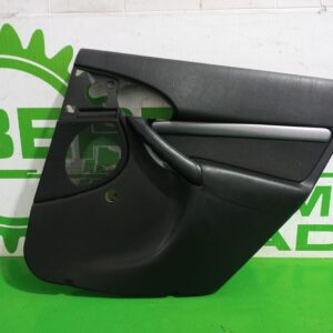guarnecido_puerta_trasera_derecha_1311258_ford_focus_berlina_cak_trend