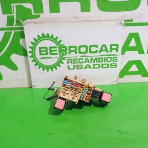 caja_reles_fusibles_8200574970_renault_kangoo_profesional