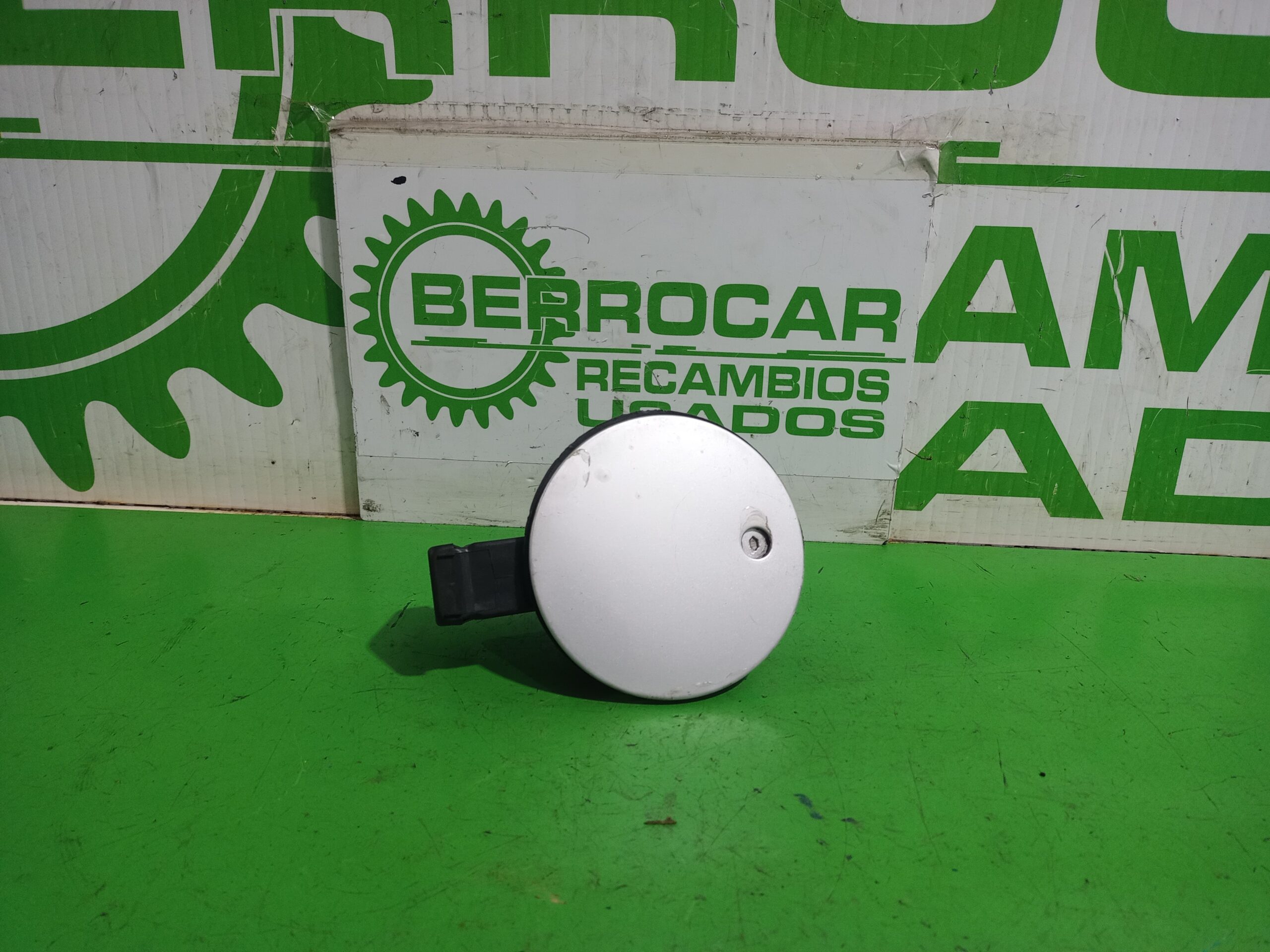 tapa_exterior_combustible_2m51a405a02ba_ford_focus_berlina_cak_trend