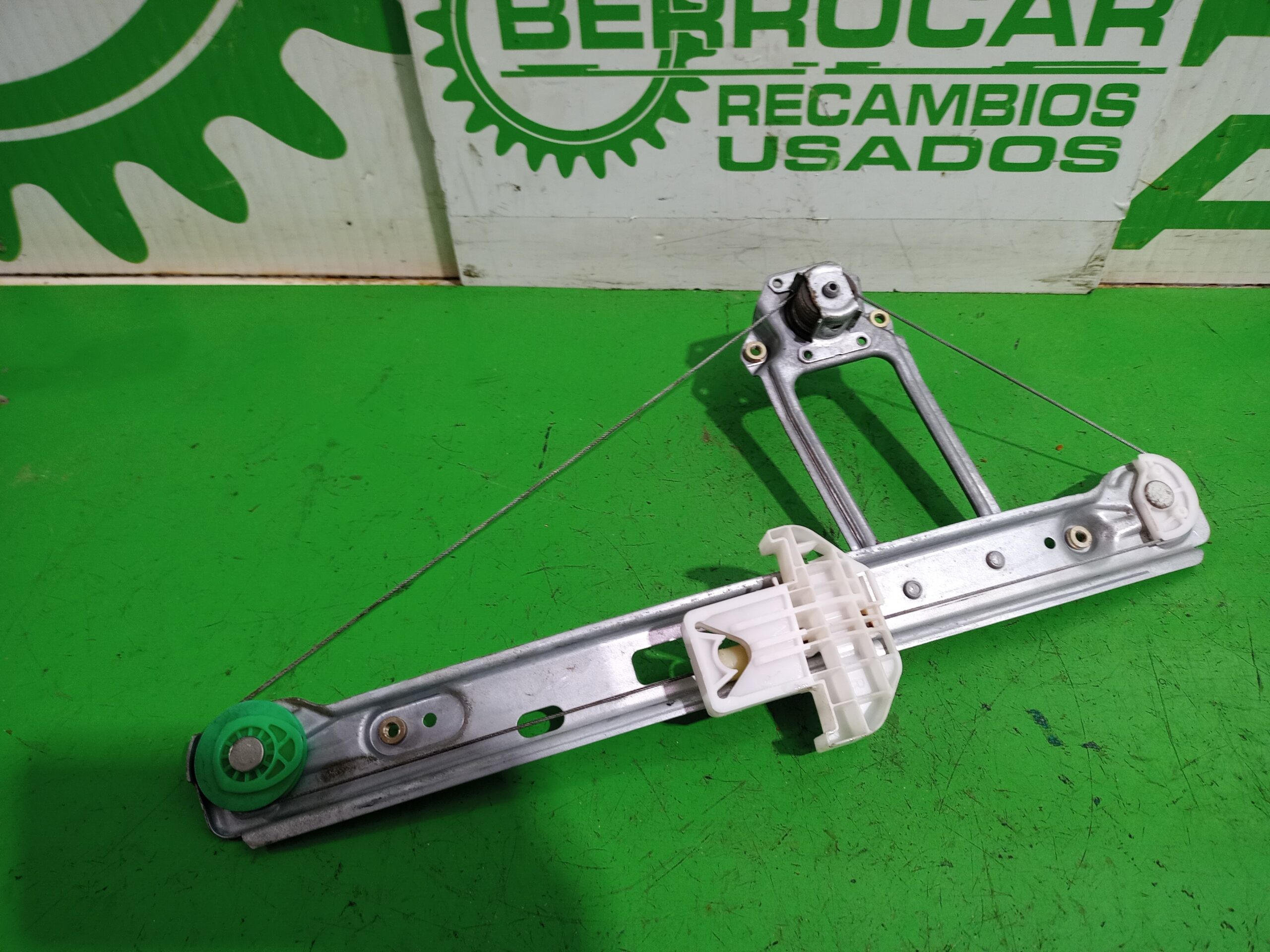 elevalunas_trasero_derecho_1331607_ford_focus_berlina_cak_trend