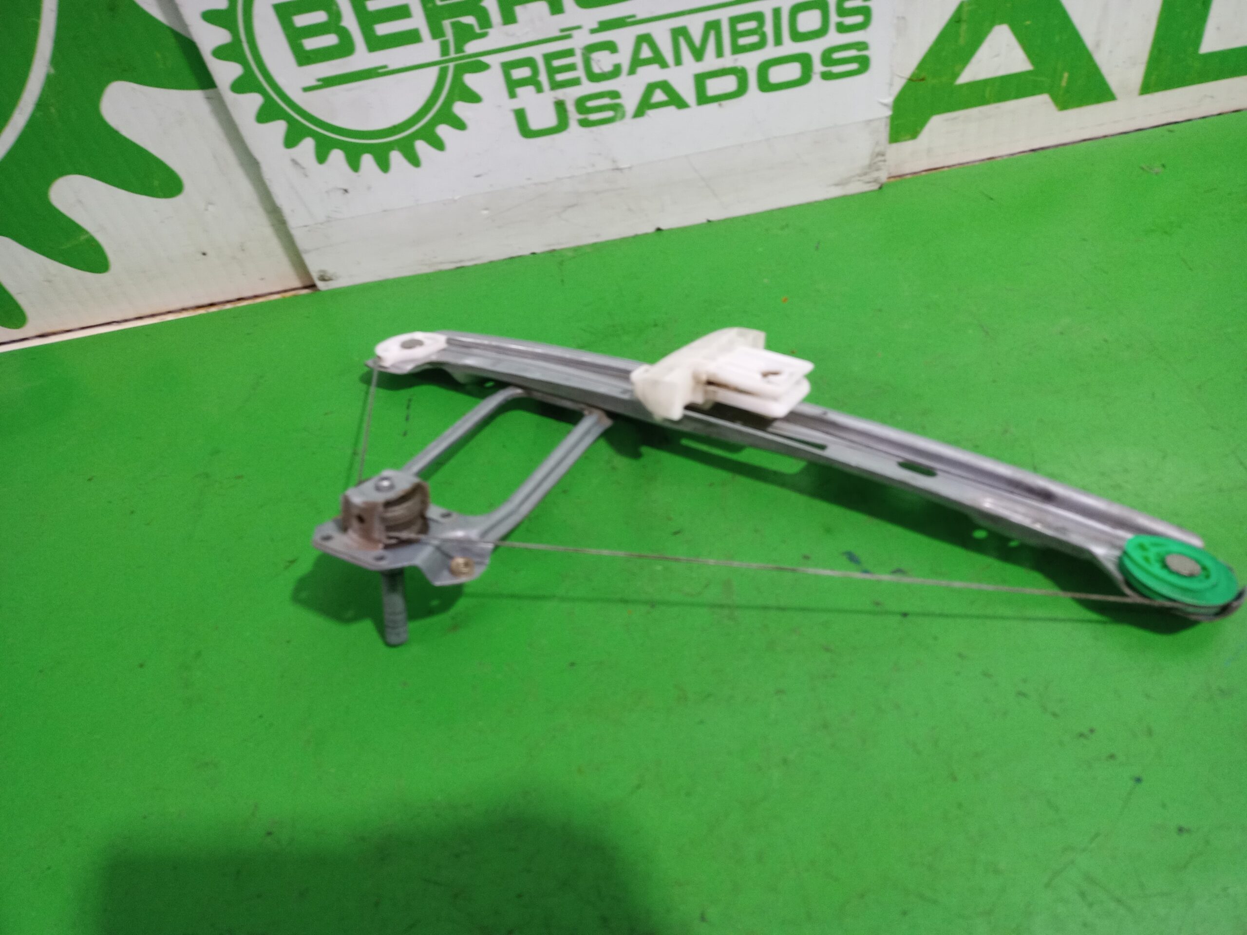 elevalunas_trasero_derecho_1331607_ford_focus_berlina_cak_trend