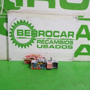 caja_reles_fusibles_8200418790_renault_megane_ii_coupe_cabrio_confort_au_entique