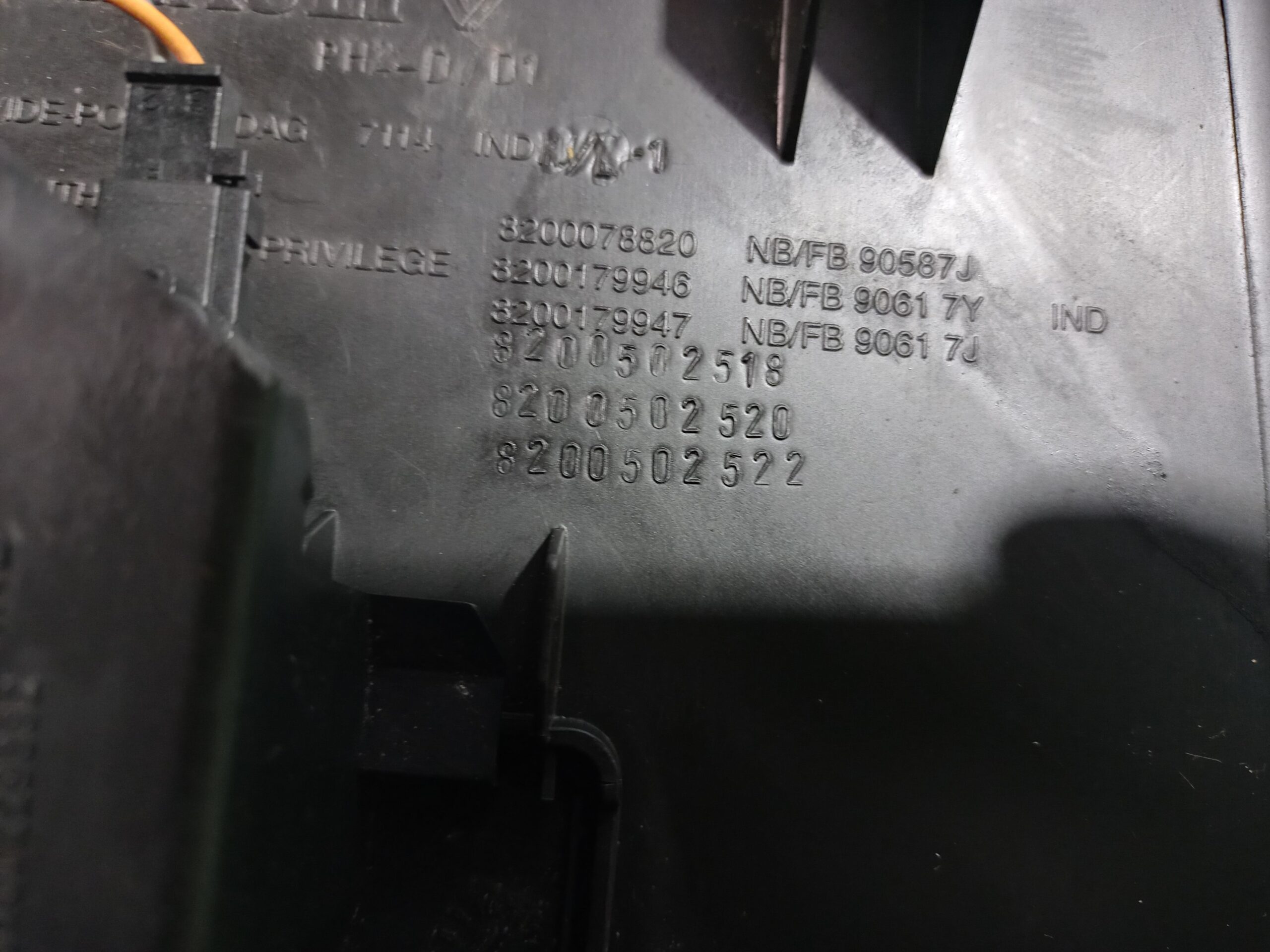 guantera_8200078820_renault_megane_ii_coupe_cabrio_confort_au_entique