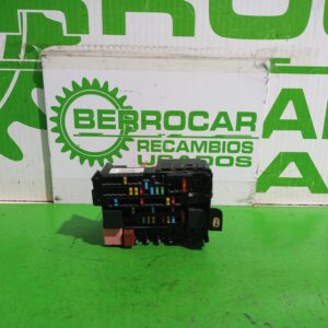 caja_reles_fusibles_8200393836_renault_laguna_grandtour_iii_renault_laguna_iii_grandtour