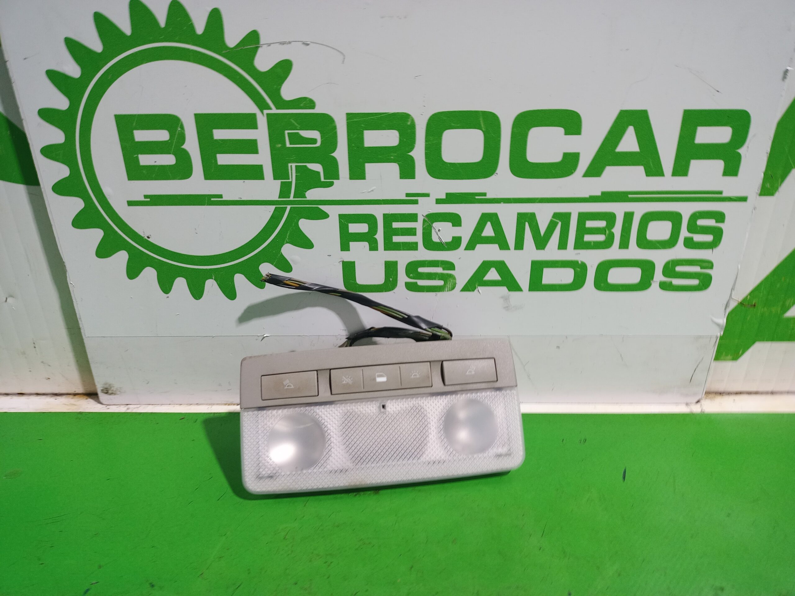 luz_interior_a2128205001_mercedes_benz_clase_e_w212_lim_2_1_cdi_cat